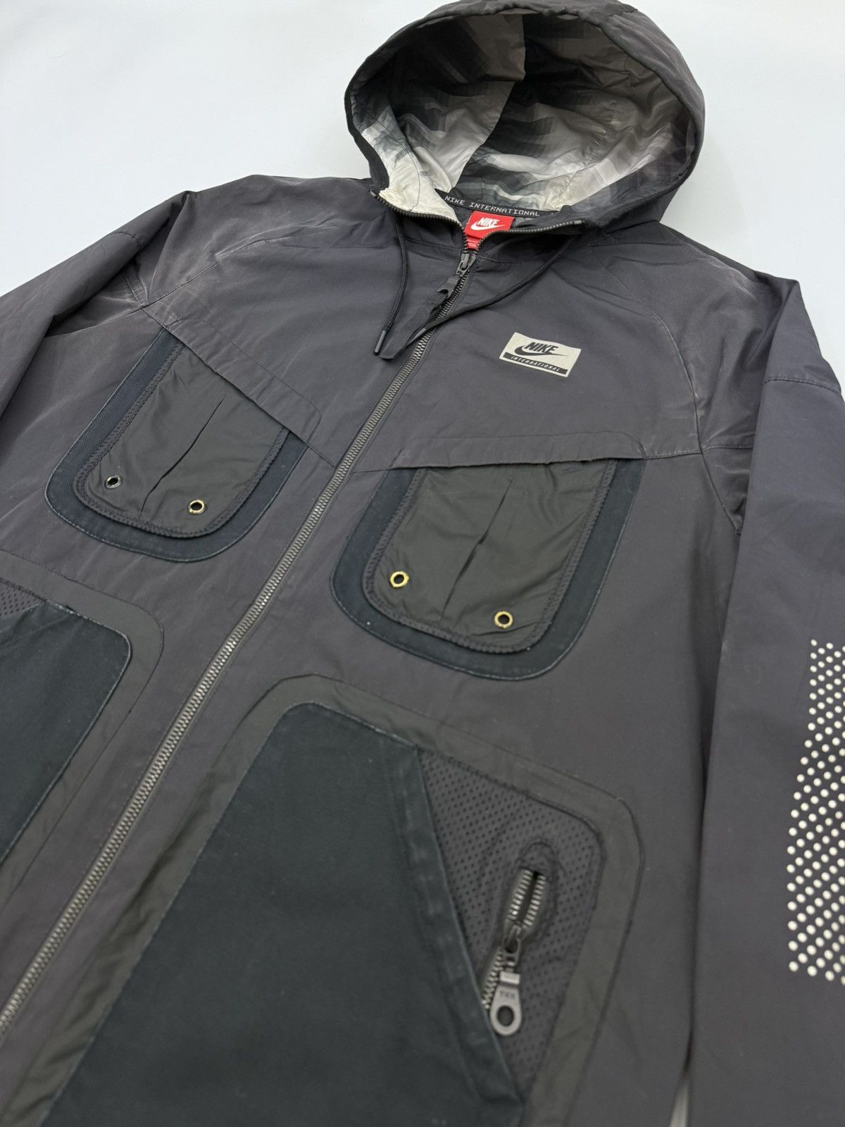 Nike 2015 NIKE INTERNATIONAL Windrunner Multipockets Jacket Size US L / EU 52-54 / 3 - 4 Thumbnail