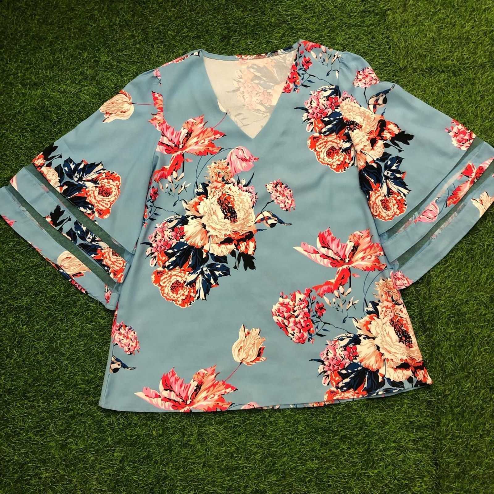 Other Women's Blue/Floral Wide Sleeve Blouse Size L / US 10 / IT 46 - 1 Thumbnail