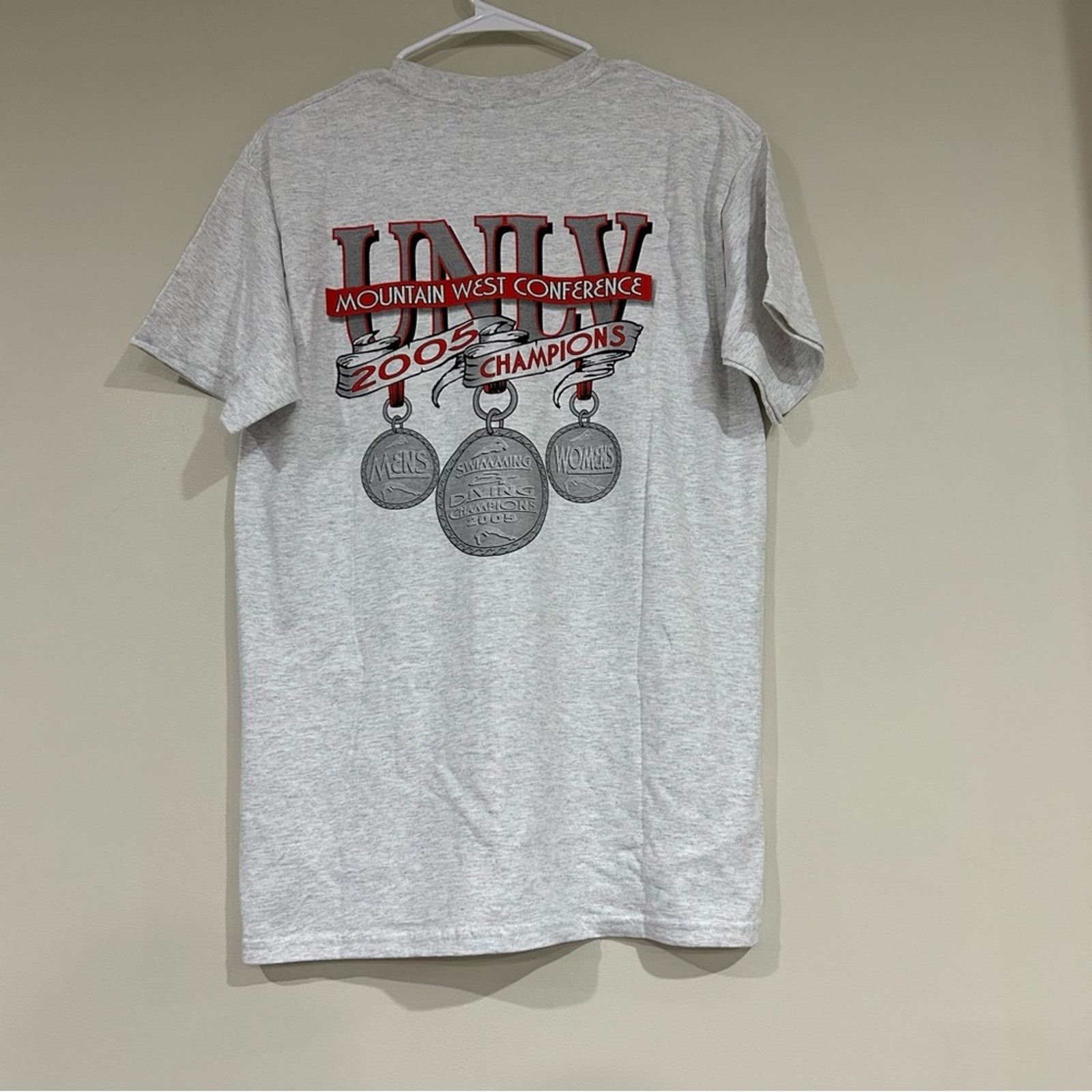 Hanes 2005 UNLV Swimming & Diving MWC Champs Shirt Size US M / EU 48-50 / 2 - 1 Thumbnail