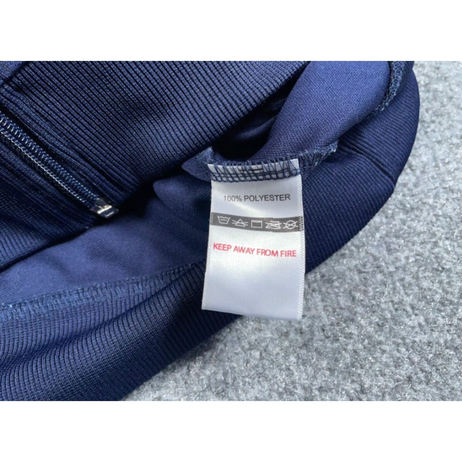 Umbro Umbro Retro Track Jacket XL Dark Blue Zip Pockets Soccer Adult Men Stand-Up Collar Full Zip Pockets Polyester 90s Hip Hop Vintage No Regular Style Size US XL / EU 56 / 4 - 4 Thumbnail