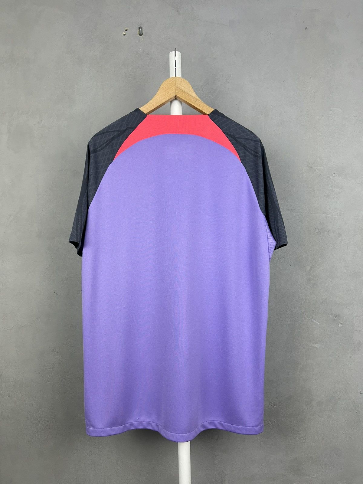 Nike Liverpool Nike 2023-24 Training Soccer jersey shirt Size US XL / EU 56 / 4 - 8 Thumbnail
