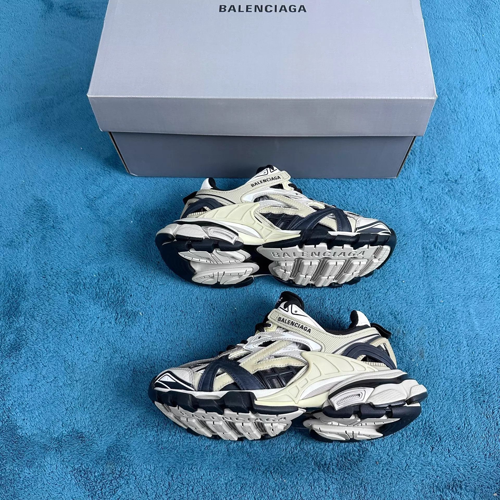 Balenciaga Balenciaga Track 2.0 Mesh Low Top Sneaker Cream/Black 35 Size US 4.5 / IT 34.5 - 2 Thumbnail