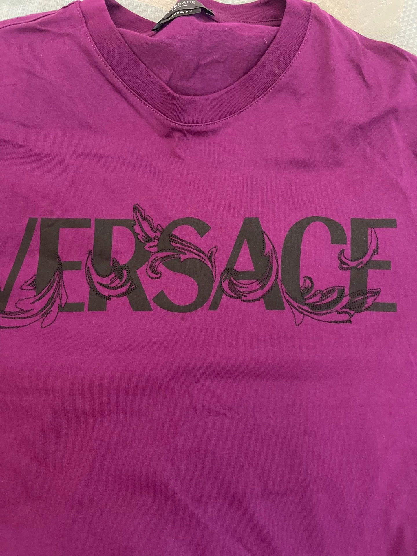 Versace Versace Graffiti Embroidered Logo Panel T-Shirt M Size US M / EU 48-50 / 2 - 3 Thumbnail