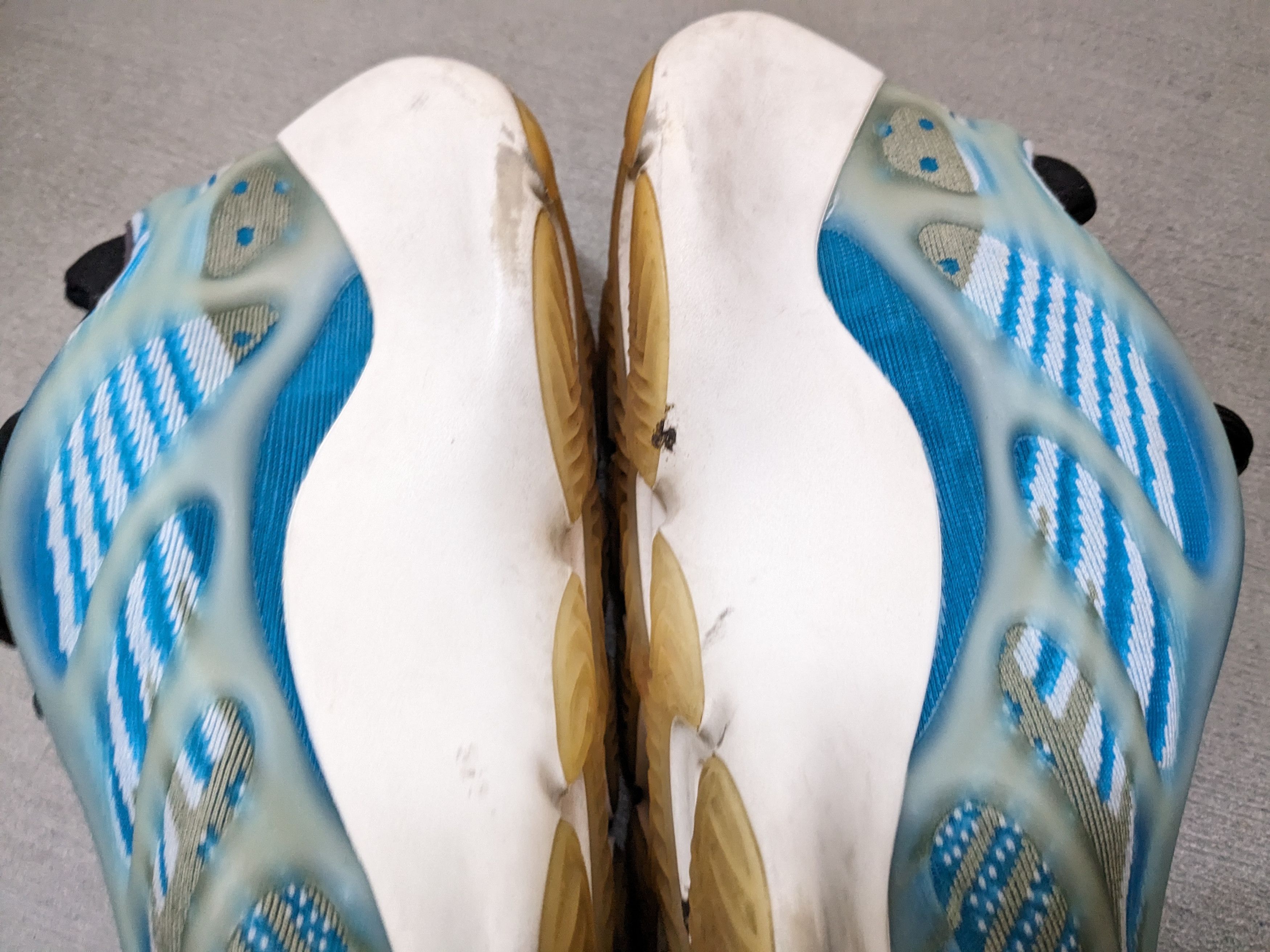 Adidas × Kanye West Adidas Yeezy 700 V3 Arzareth Blue Size 12 White G54850 Size US 12 / EU 45 - 6 Thumbnail