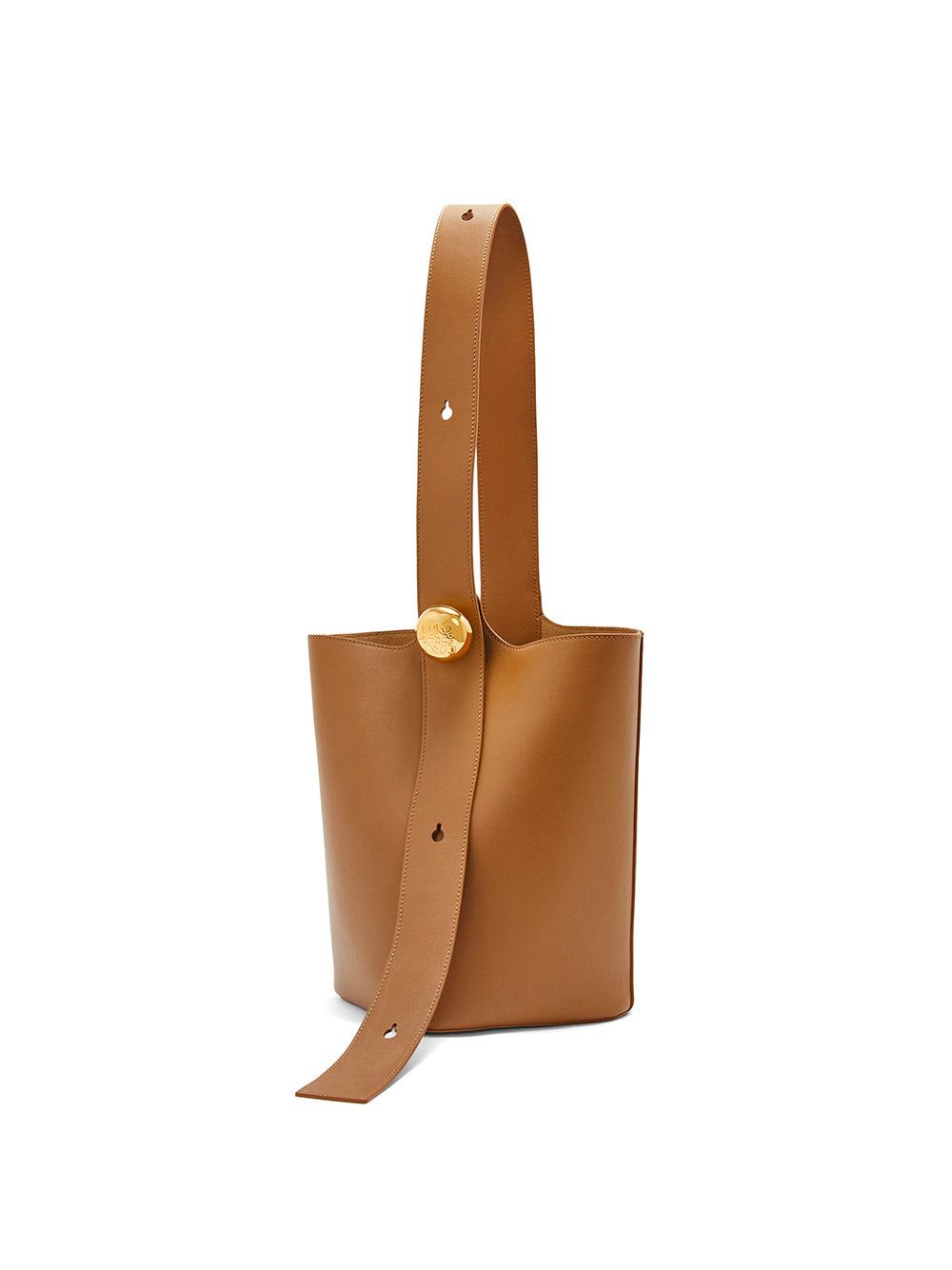 image of Loewe Medium Pebble Bucket Bag in Oak, Women's