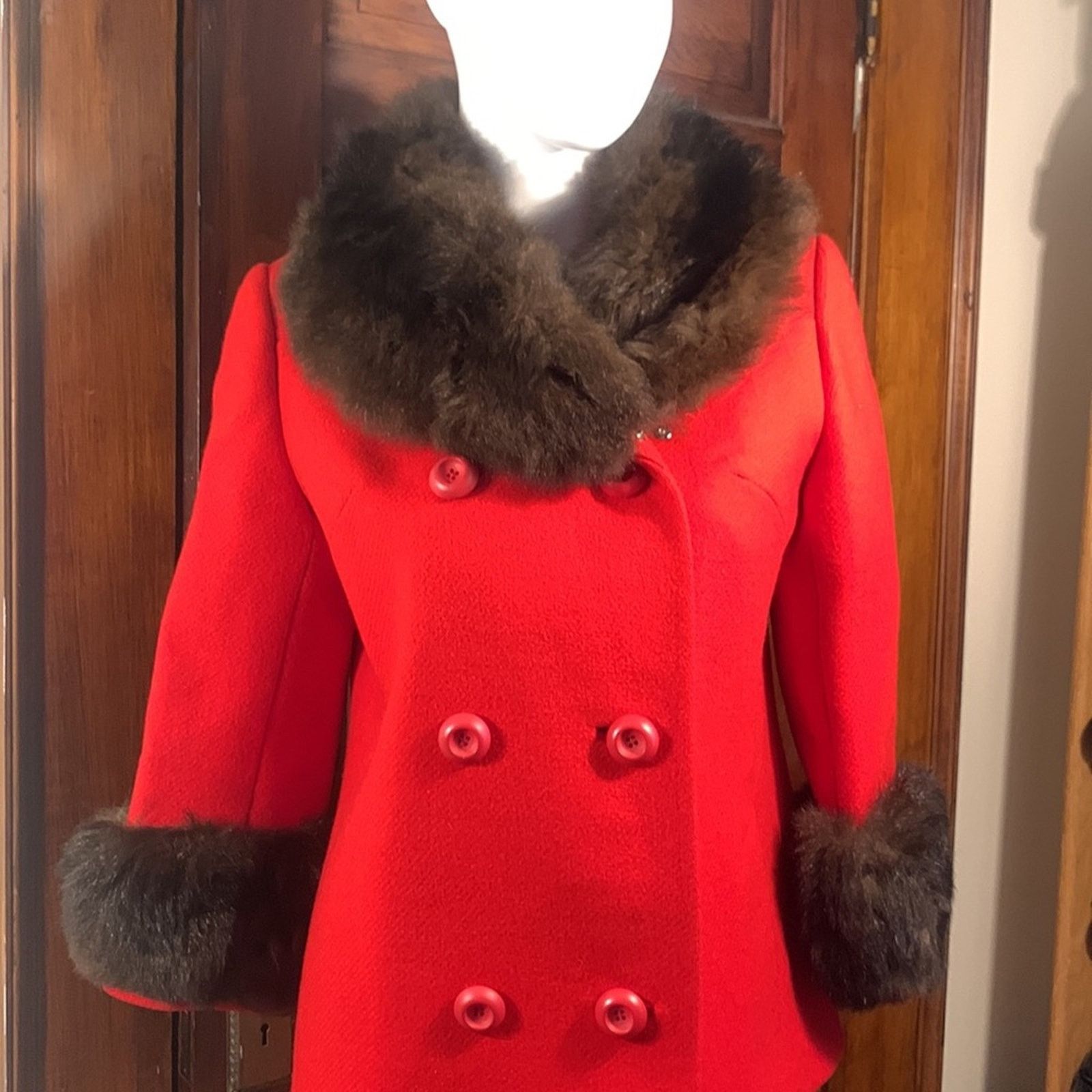 Vintage 60’s Townley retro chic red wool coat,mink collar cuffs Size L / US 10 / IT 46 - 2 Thumbnail