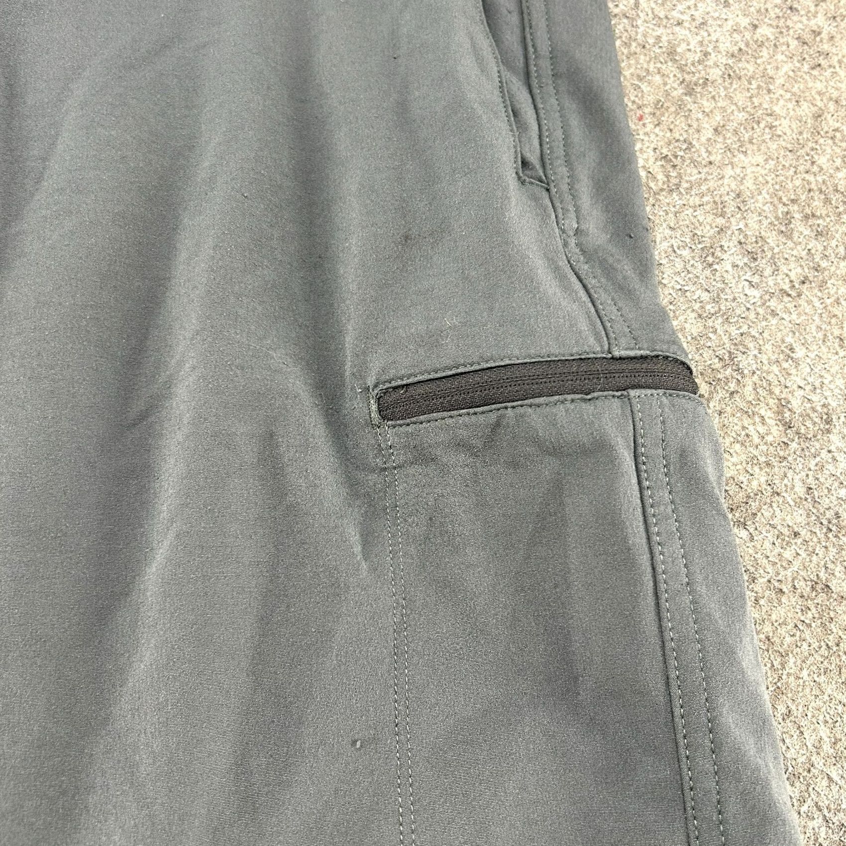 The North Face The North Face Shorts Mens 34 Grey Cargo Hiking Outdoors Polyester Stretch Pockets 90s Size US 34 / EU 50 - 2 Thumbnail