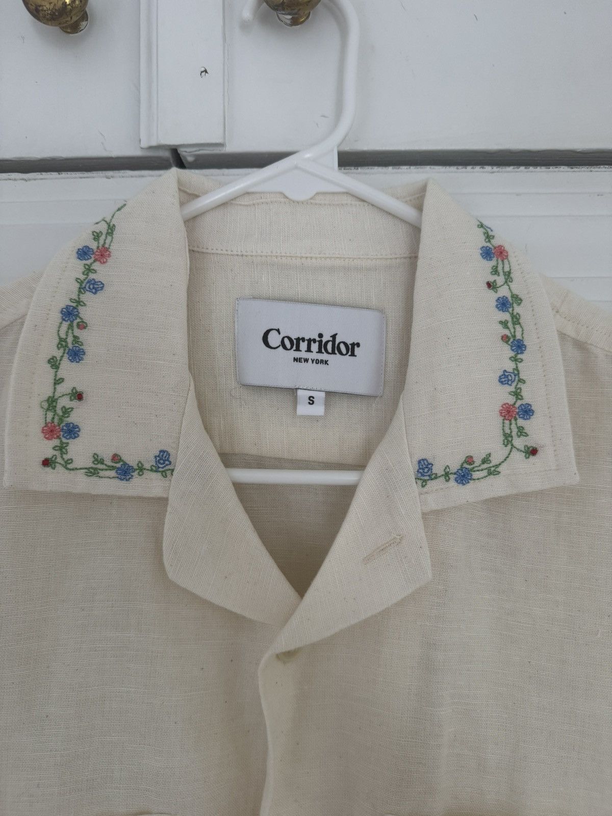 Corridor Corridor Spring Bouquet Vacation Shirt Small NWT Embroidered Size US S / EU 44-46 / 1 - 7 Thumbnail