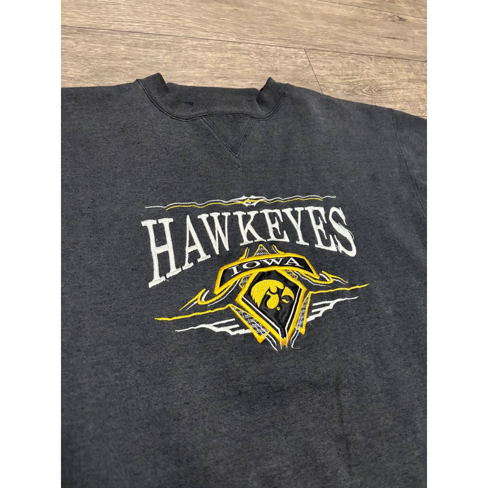 Vintage Vintage University of Iowa Hawkeyes Sweatshirt Sz M Black Size US M / EU 48-50 / 2 - 2 Thumbnail