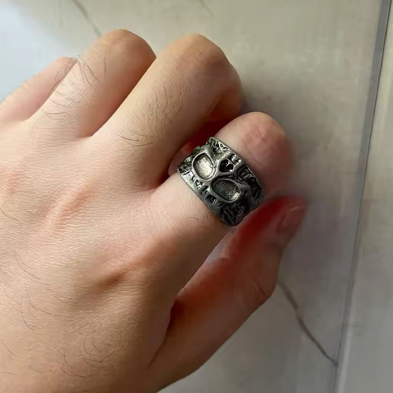 Jewelry Retro Half Face Skull Ring (size 7-13) Size ONE SIZE - 1 Thumbnail