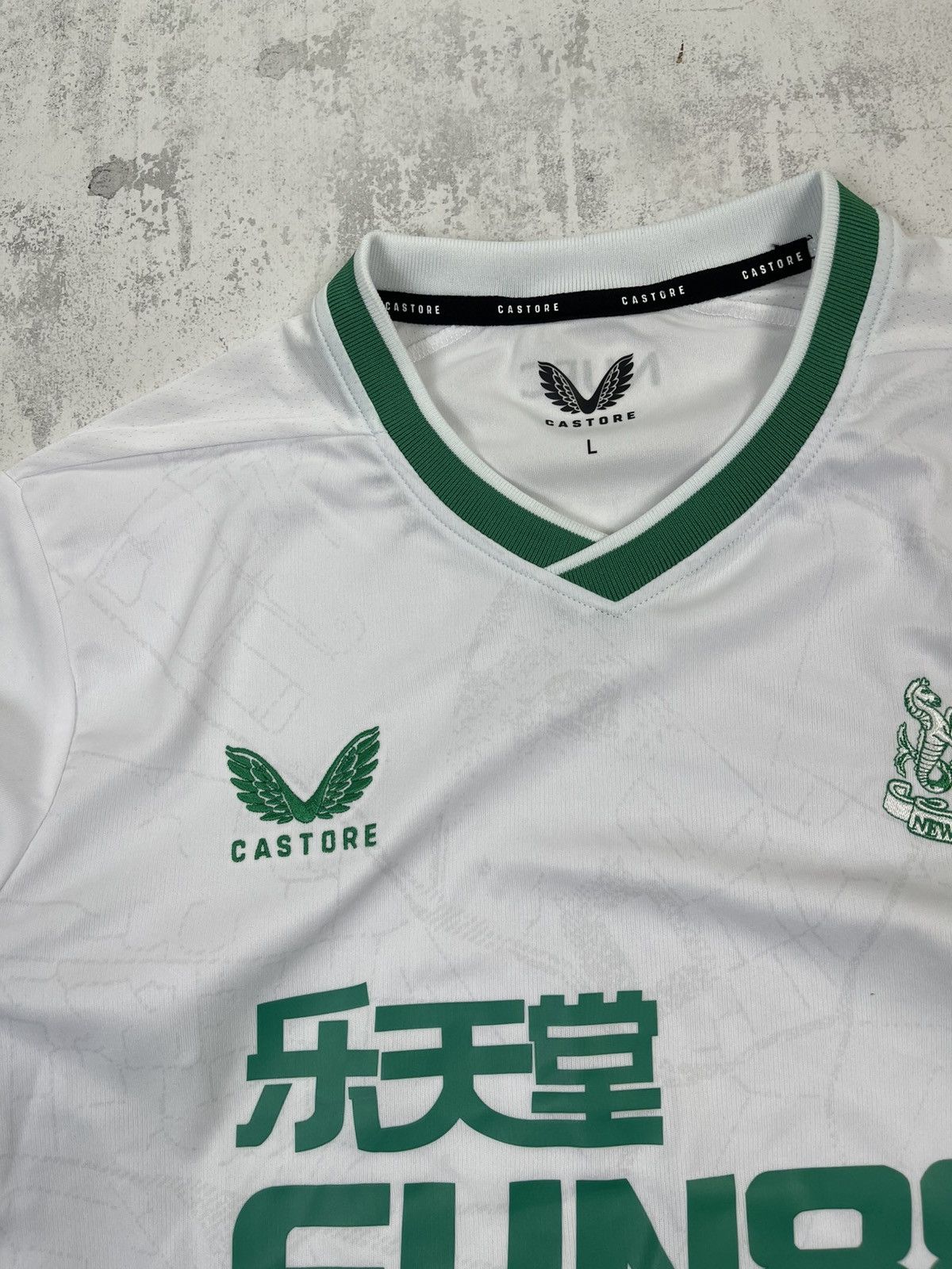 Castore 2022/23 Newcastle Utd Third Kit - White/Green "Saudi" Size US L / EU 52-54 / 3 - 3 Thumbnail
