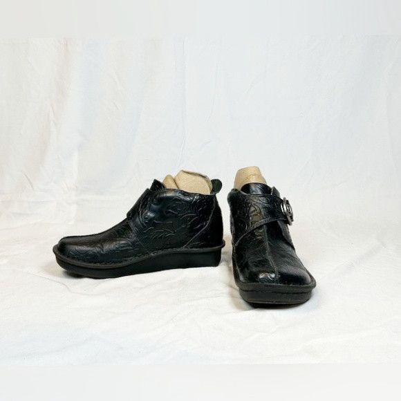Other Alegria Caiti Black Leather Floral Yeehaw Ankle Boots Size US 7 / IT 37 - 2 Thumbnail