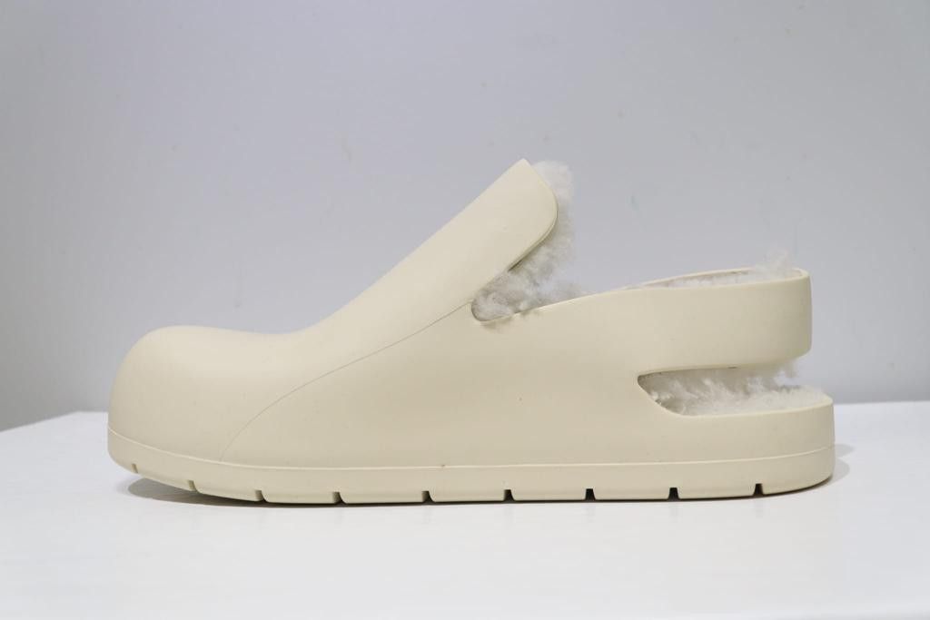 ★Bottega Veneta★Puddle Sandals★Sea Salt Bottega Veneta puddle sandals in sea salt 🤍