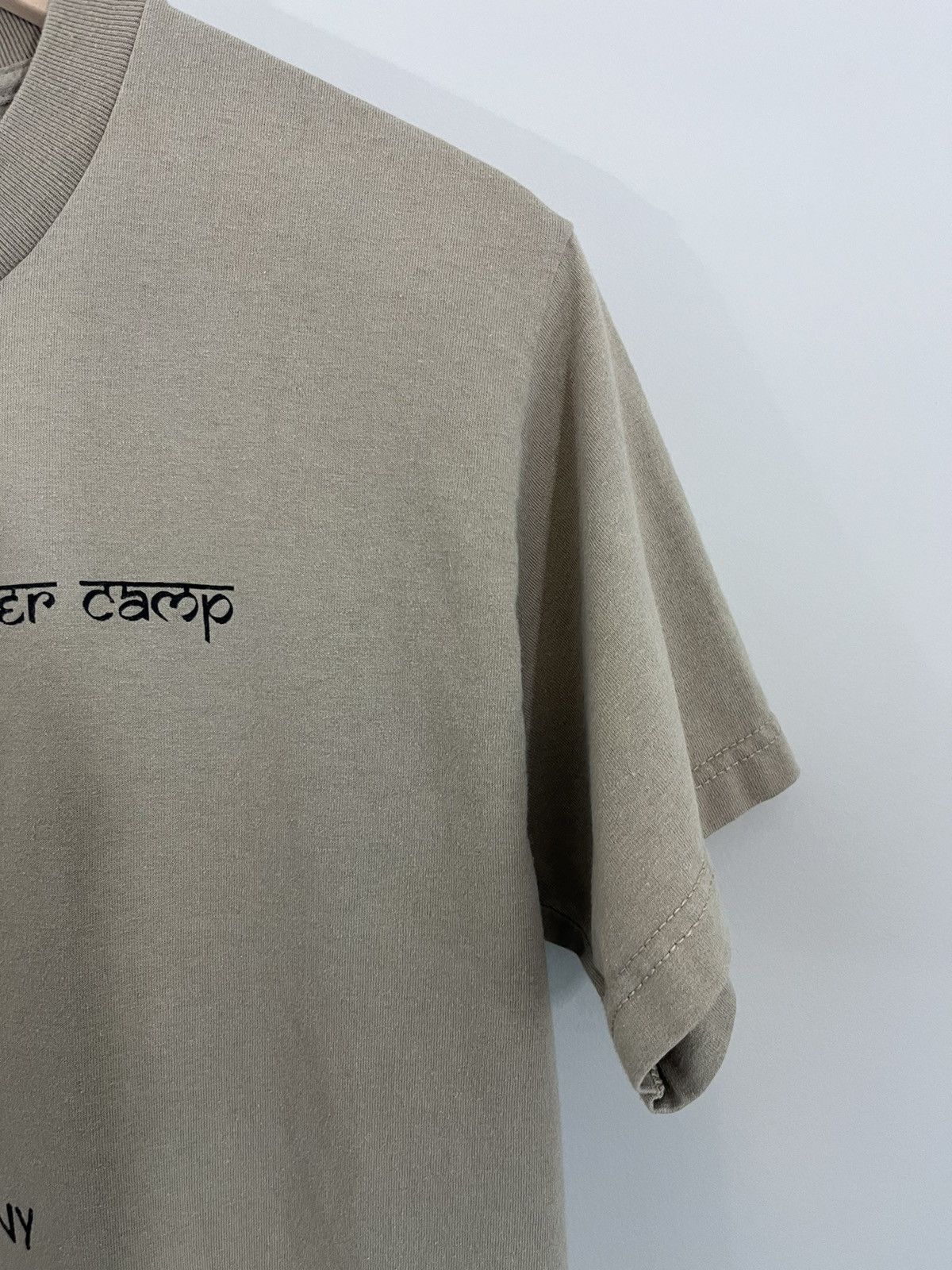 Vintage Vintage Hindu Summer Camp Distressed Faded 2000s Y2K Tee Size US M / EU 48-50 / 2 - 4 Thumbnail