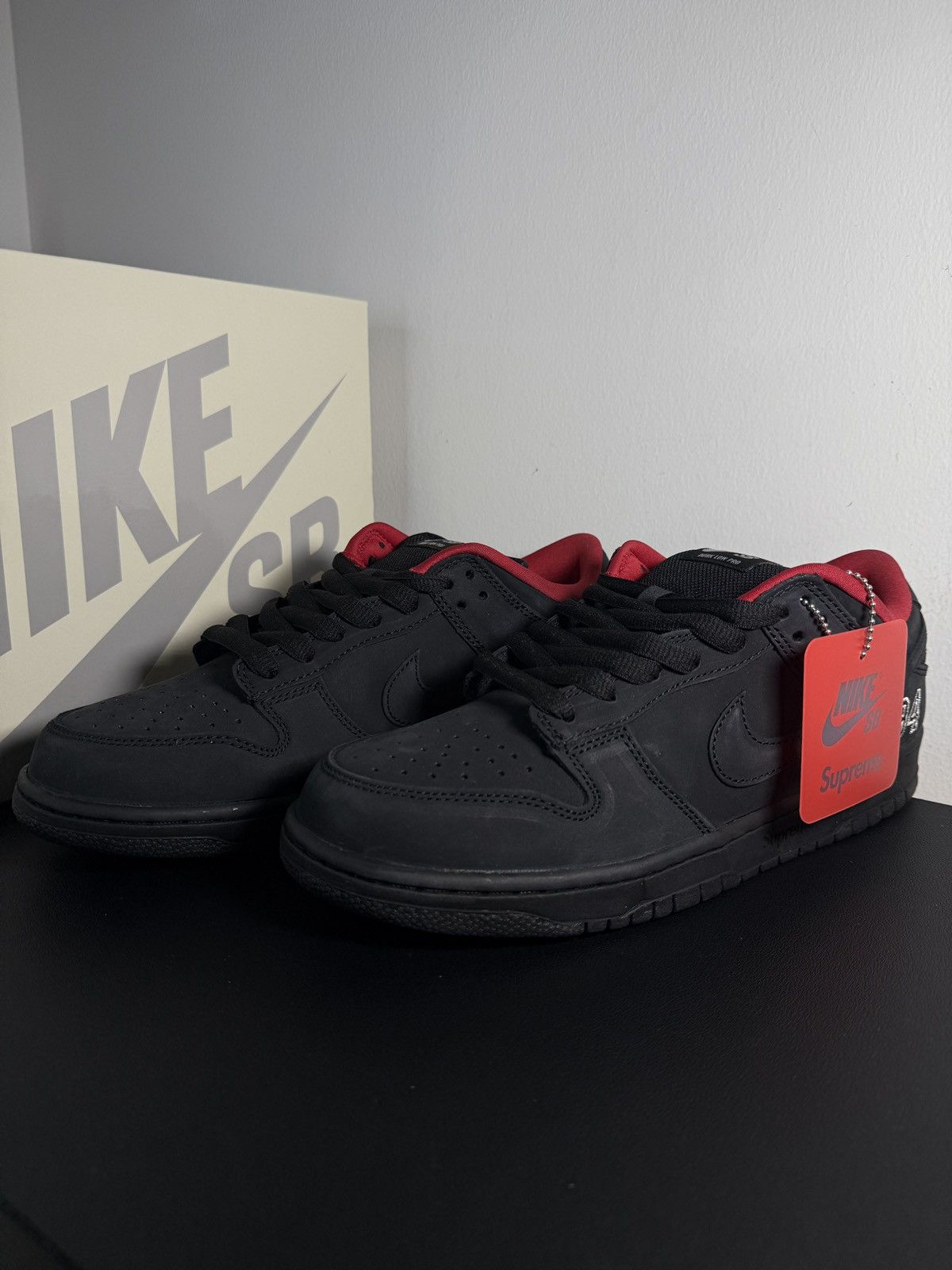 Nike × Supreme Brand New Nike SB Supreme Low Top Dunks Black Size US 9.5 / EU 42-43 - 3 Thumbnail