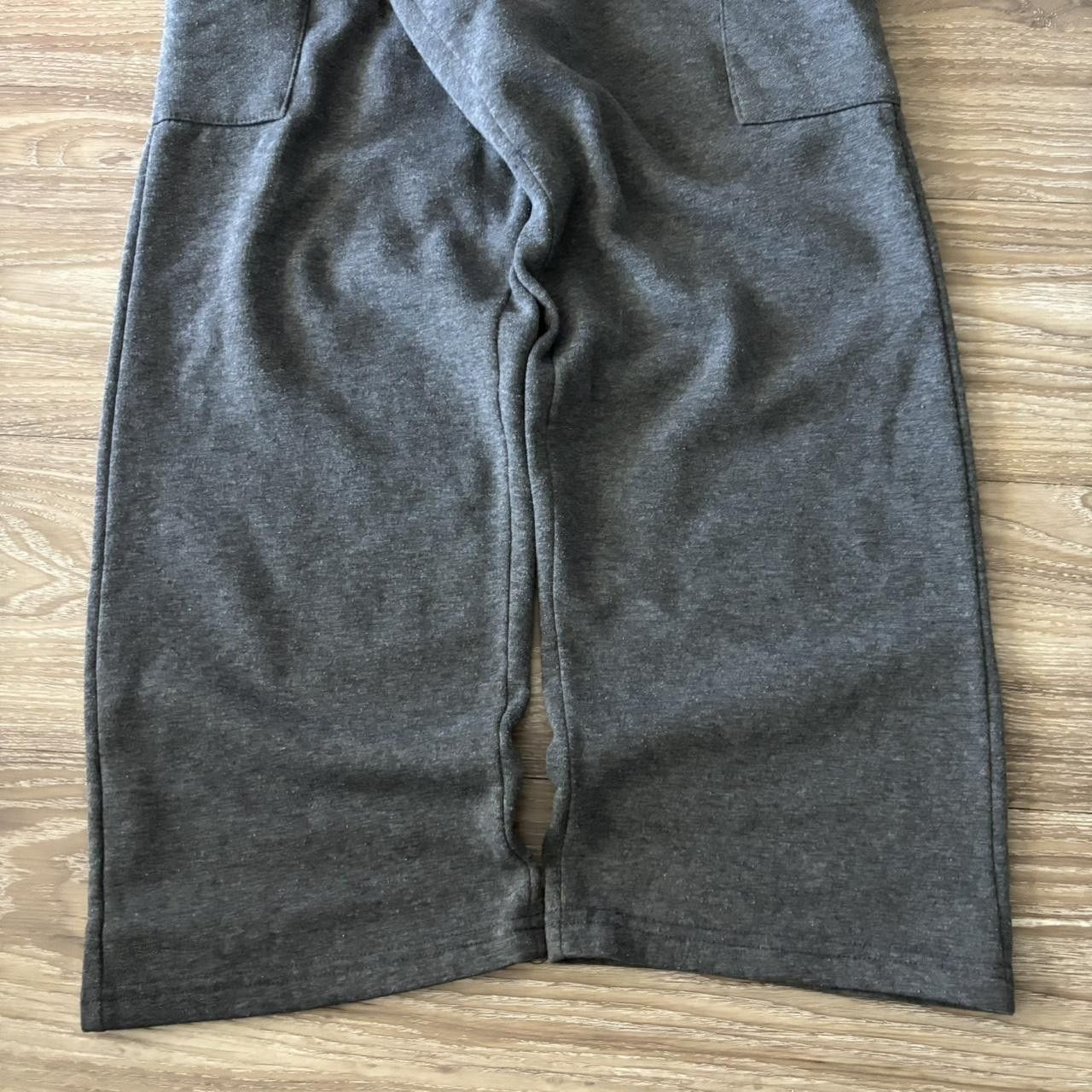 Japanese Brand Crazy Vintage Y2K/2000s Baggy Grey Skater Essential Cargo Sweatpants! Size L Size US 34 / EU 50 - 5 Thumbnail