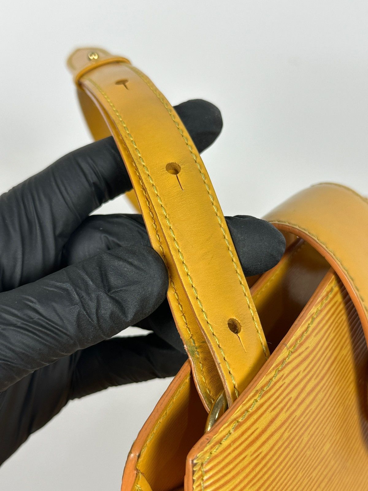 Louis Vuitton Louis Vuitton Epi Cluny Yellow Leather Shoulder Bag Size ONE SIZE - 19 Thumbnail