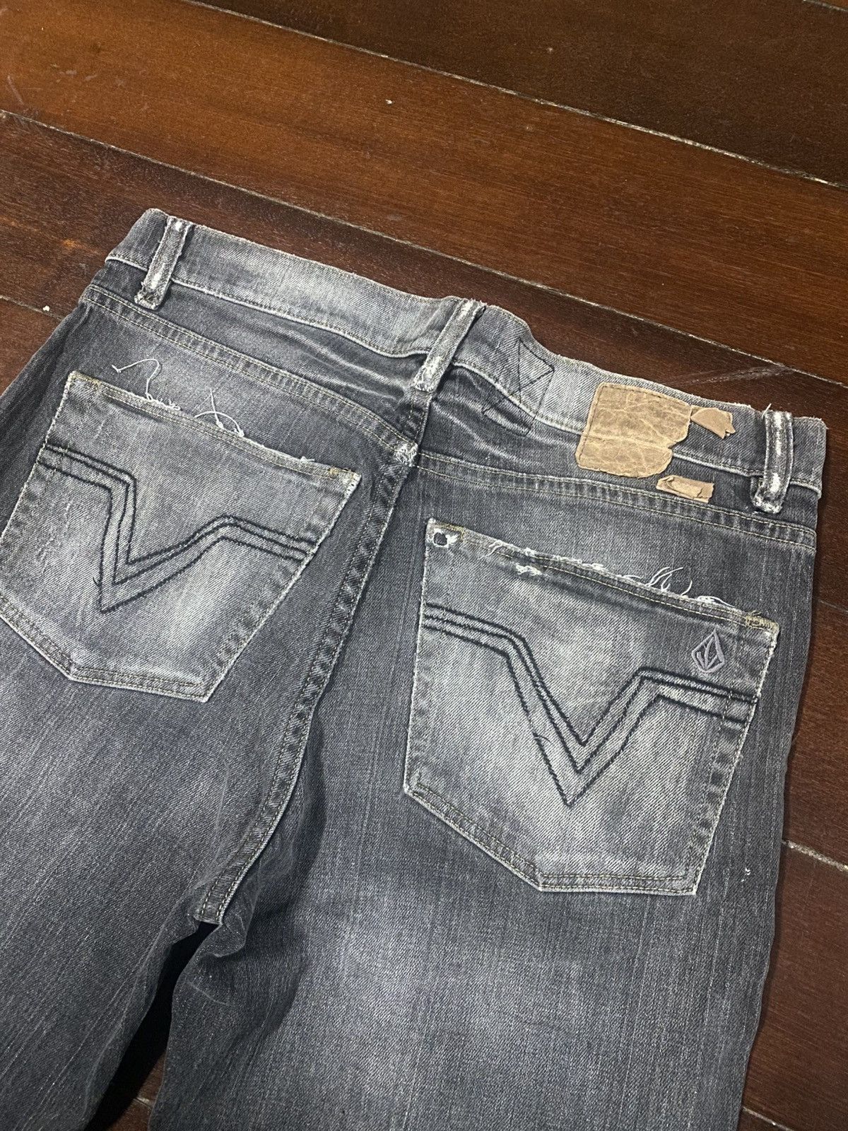 Volcom Vintage Volcom Stone Boardwear Denim Jeans distressed ripped Size US 35 - 15 Thumbnail