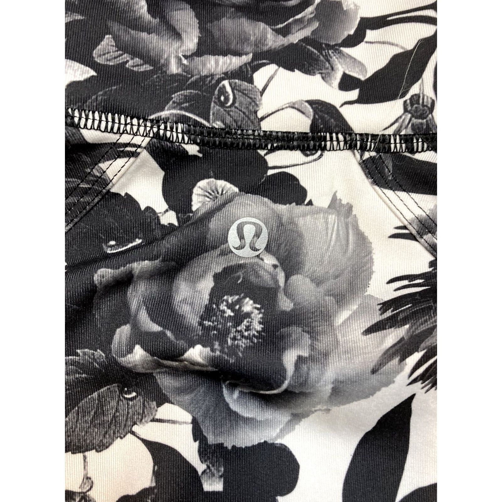 Lululemon Lululemon Nice Asana Jacket Women Sz 4 Brisk Bloom Floral Full Zip Black White Size S / US 4 / IT 40 - 6 Thumbnail