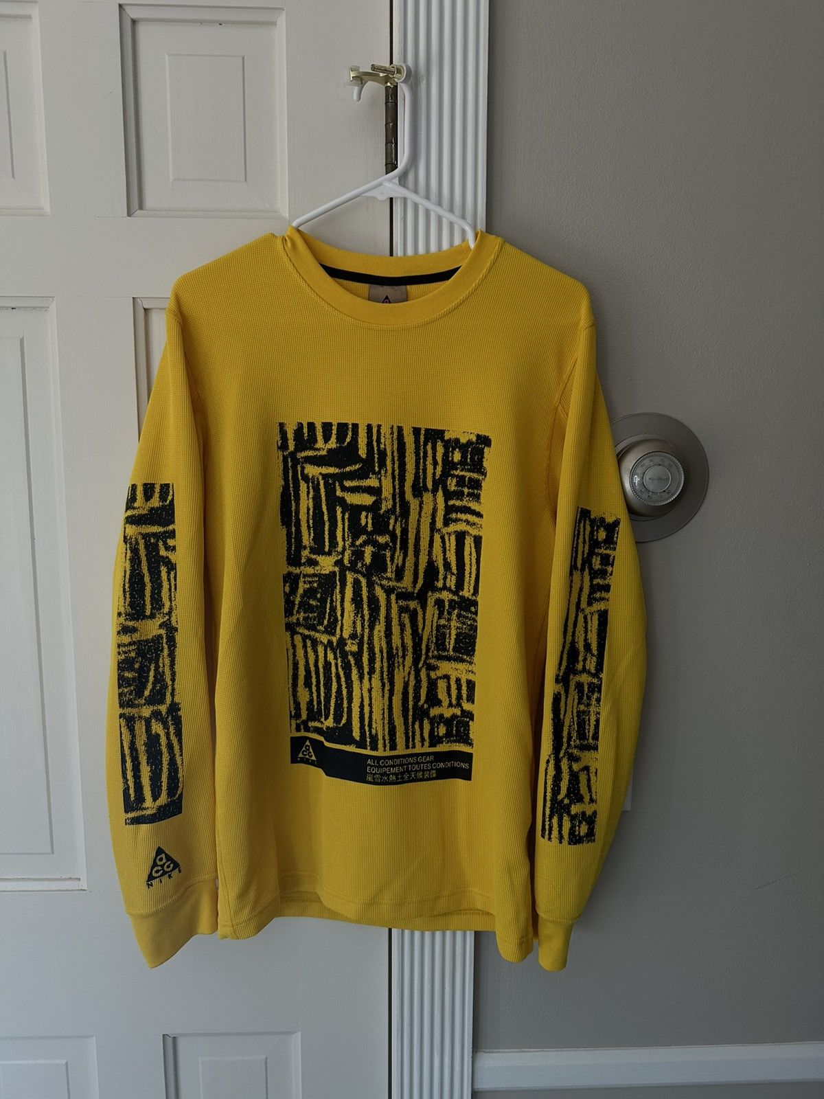 image of Nike Acg Waffle Knit Thrtmalfits Like Medium in Yellow, Men's (Size XS)