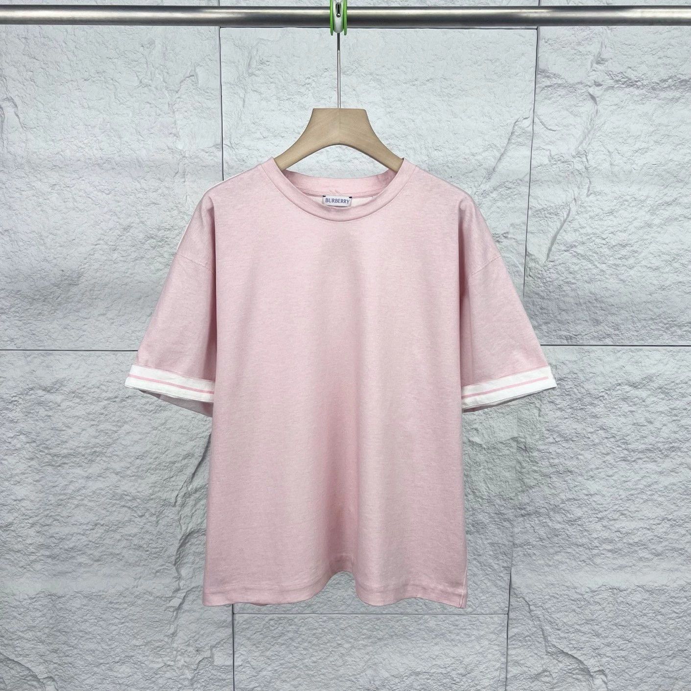 Burberry Burberry Pink Loose Round Neck T-shirt - dmc Size US S / EU 44-46 / 1 - 1 Thumbnail