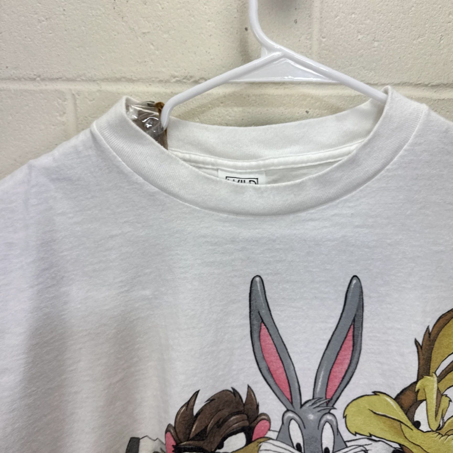 Vintage VINTAGE Wild Oats LOONEY TUNES Football T Shirt Bugs Taz Wil E Coyote XL Large Unisex White 1990s Graphic Tee Sportswear/Beach Mens Womens Boys Girls Size US XL / EU 56 / 4 - 5 Thumbnail