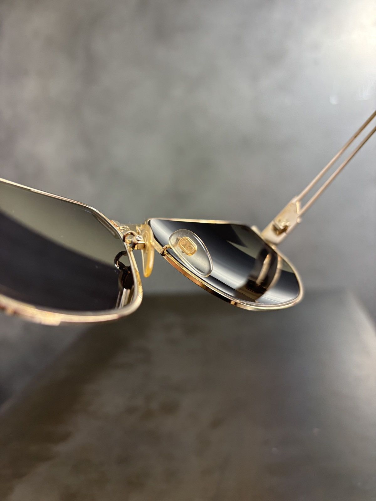 Valentino 1980s Vintage Valentino Sunglasses Metal Aviator 5419 Case Size ONE SIZE - 8 Thumbnail
