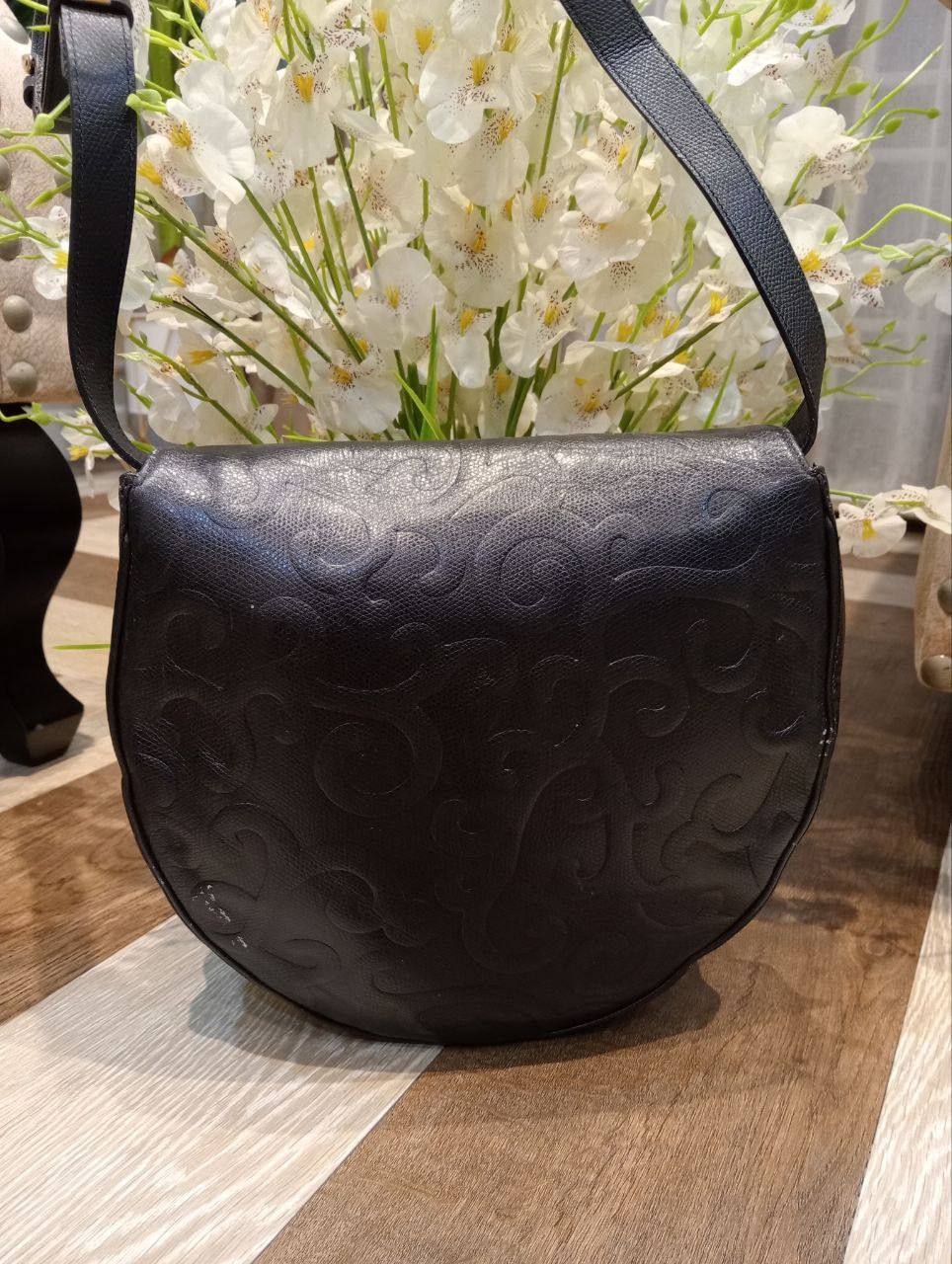 Yves Saint Laurent YVES SAINT LAURENT BLACK LEATHER ARABESQUE SHOULDER BAG Size ONE SIZE - 8 Thumbnail