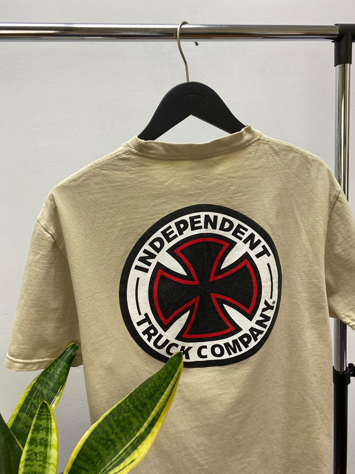 Alien Workshop × Independent Truck Co. × Vintage Vintage Independent Truck Company Logo Tee Size US L / EU 52-54 / 3 - 23 Thumbnail