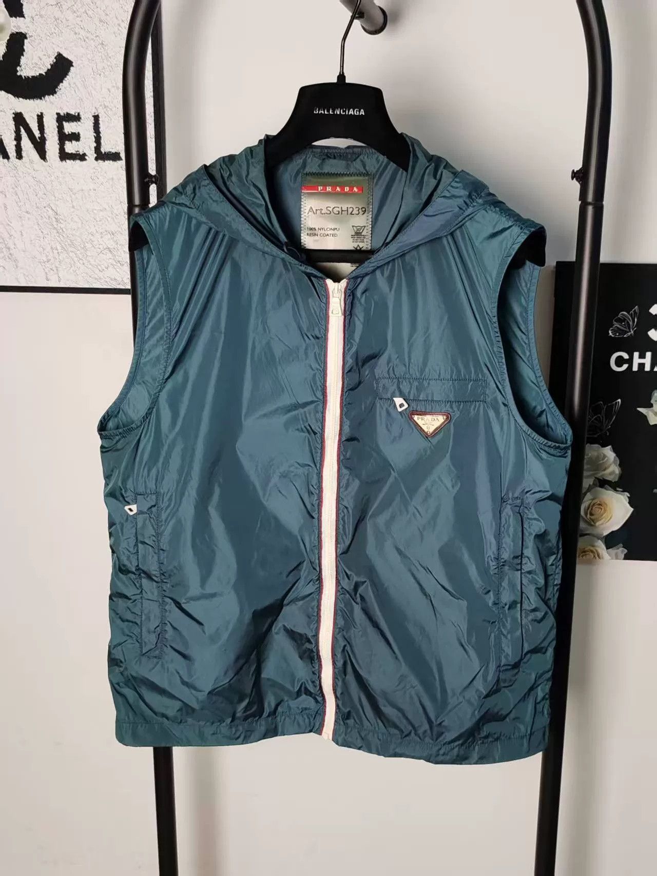 Prada Prada Nylon Vest with Triangle Logo Size US M / EU 48-50 / 2 - 1 Thumbnail