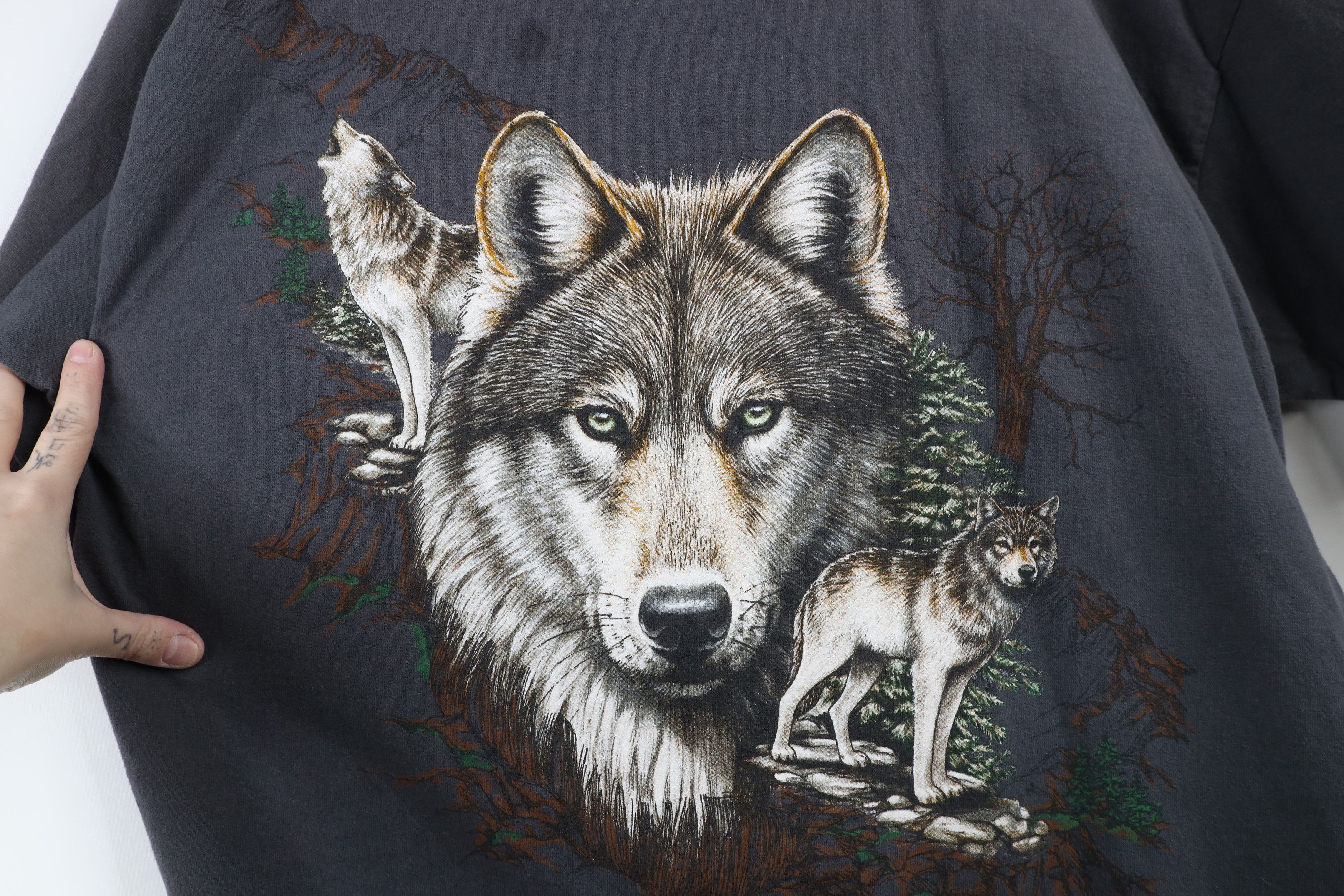 Vintage Vintage 90s Streetwear Nature Wolf Short Sleeve T-Shirt Gray Size US L / EU 52-54 / 3 - 7 Thumbnail