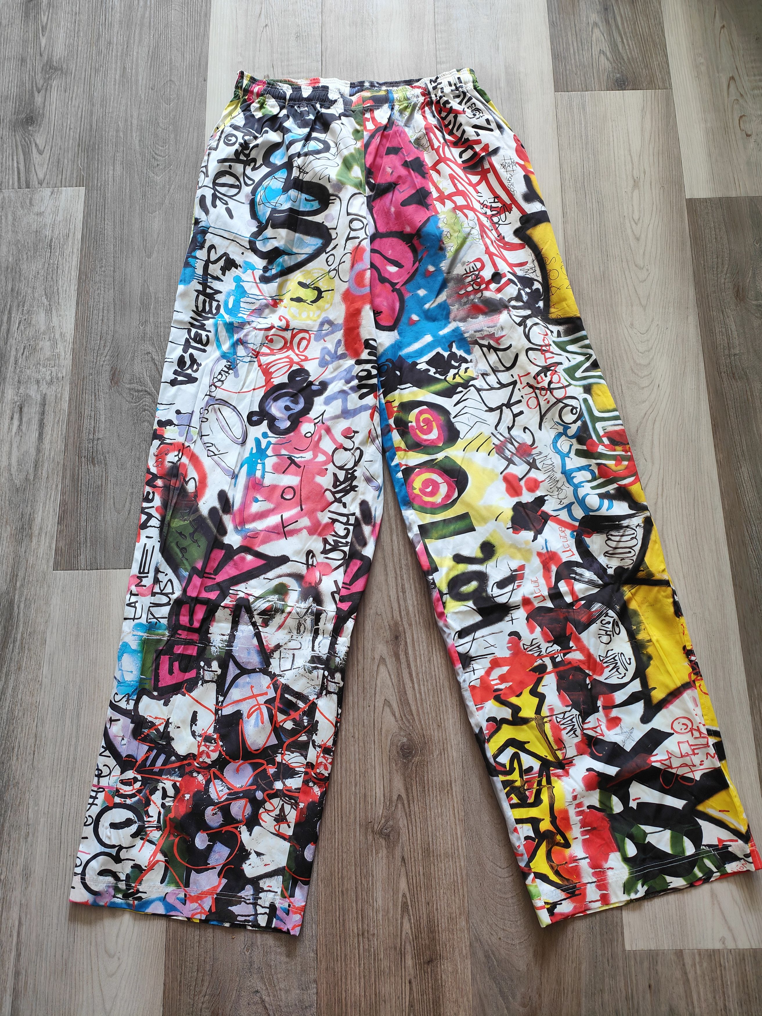 Vetements Vetements Graffiti jogger Size US 32 / EU 48 - 1 Thumbnail