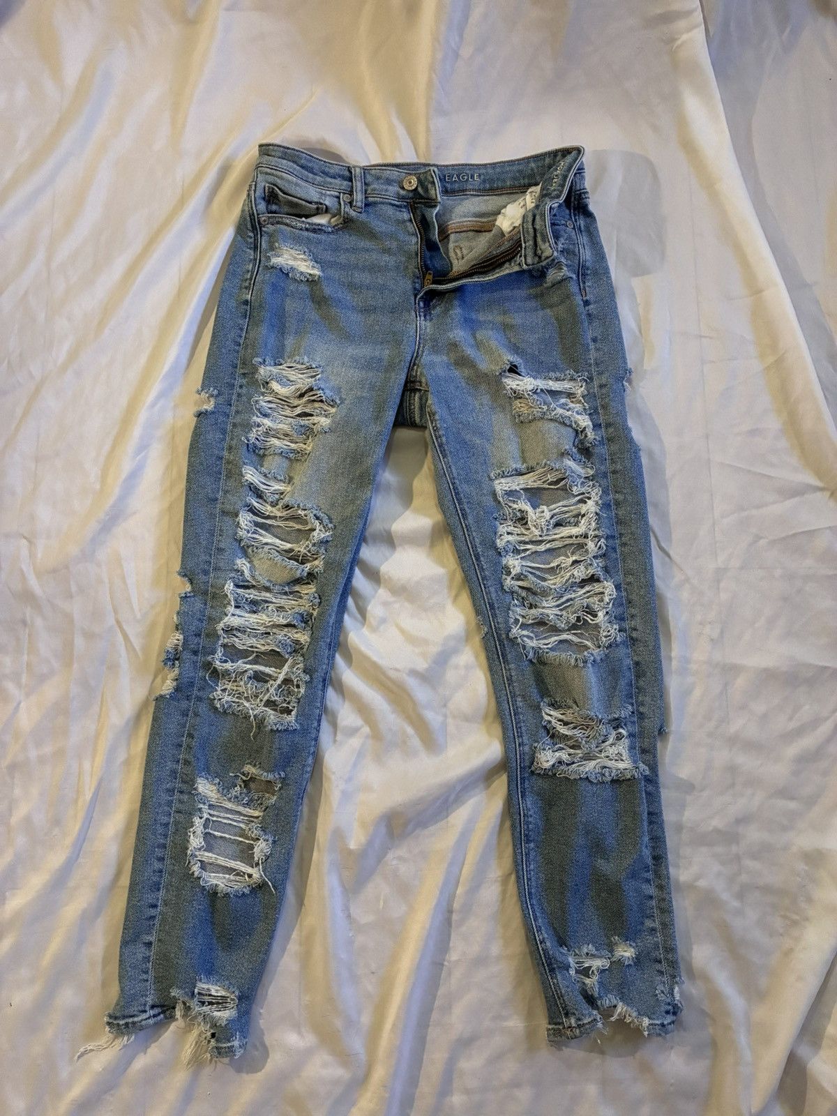 American Eagle Outfitters American Eagle Strigid Distressed Mom Jeans Size 27" / US 4 / IT 40 - 1 Thumbnail