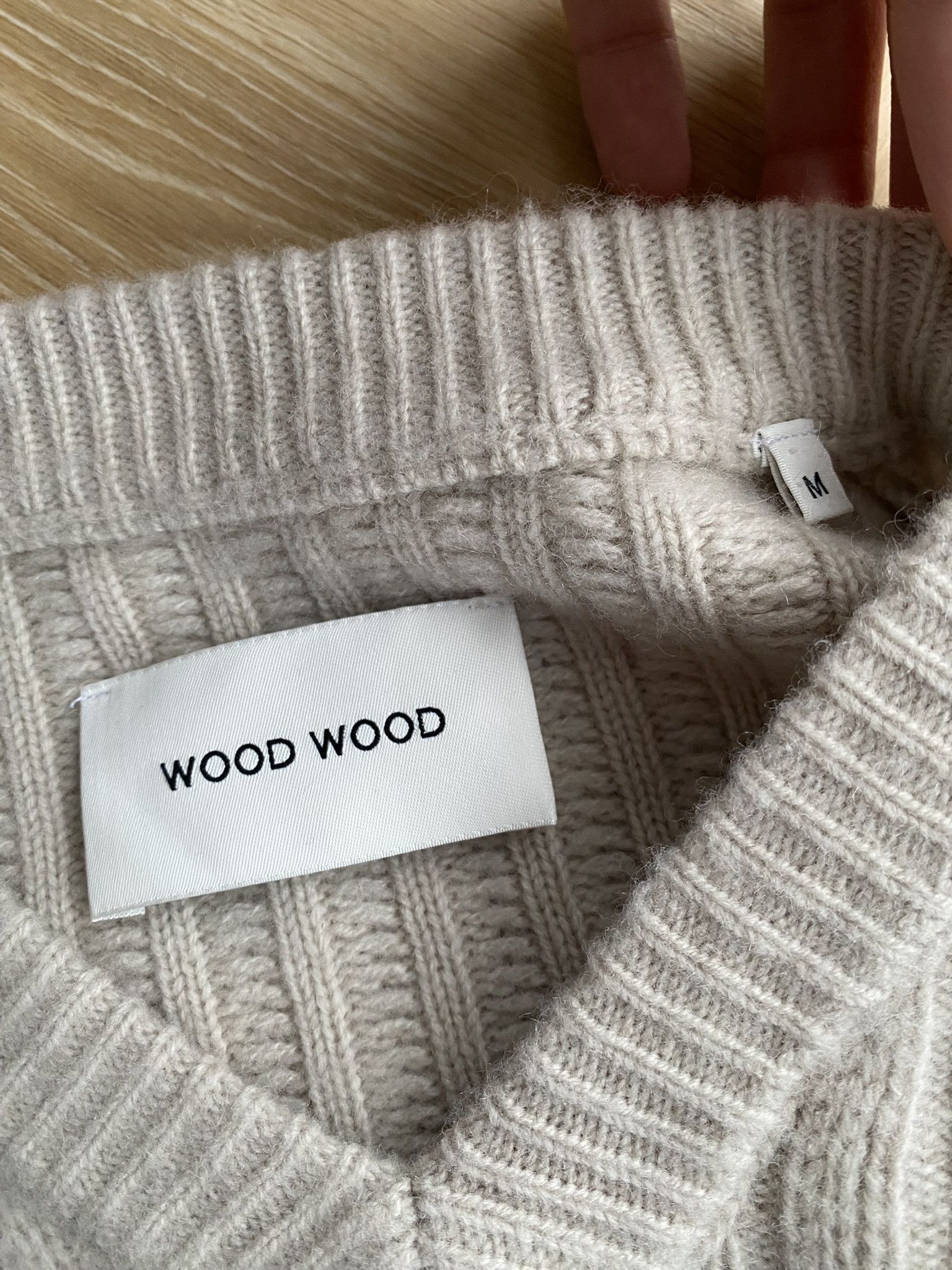 Wood Wood 48/M - Lambswool Cable V-Neck - Nature Size US M / EU 48-50 / 2 - 11 Thumbnail
