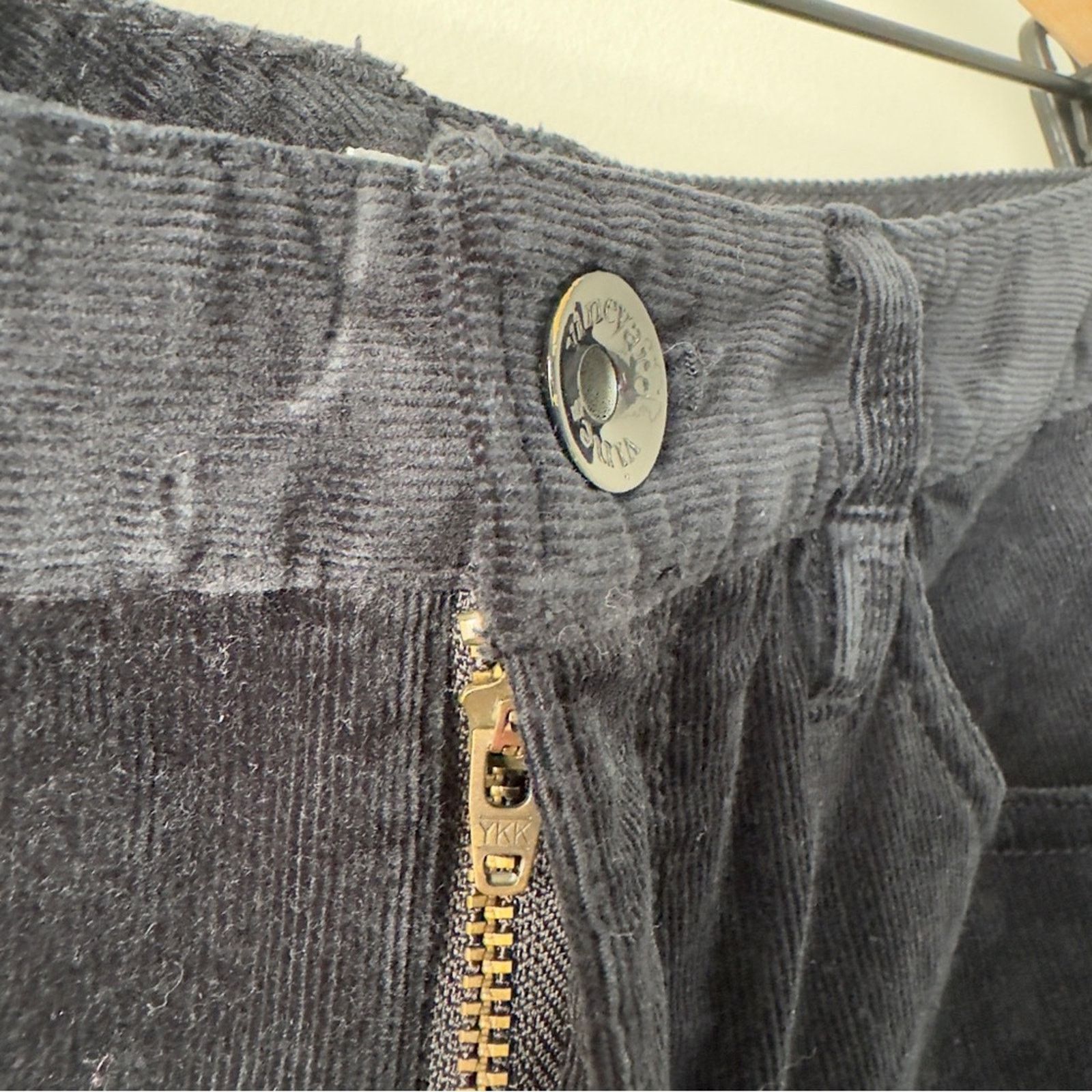 Vineyard Vines Vineyard Vines Corduroy Pants pockets slit hem zip button 4 Size 27" / US 4 / IT 40 - 7 Thumbnail