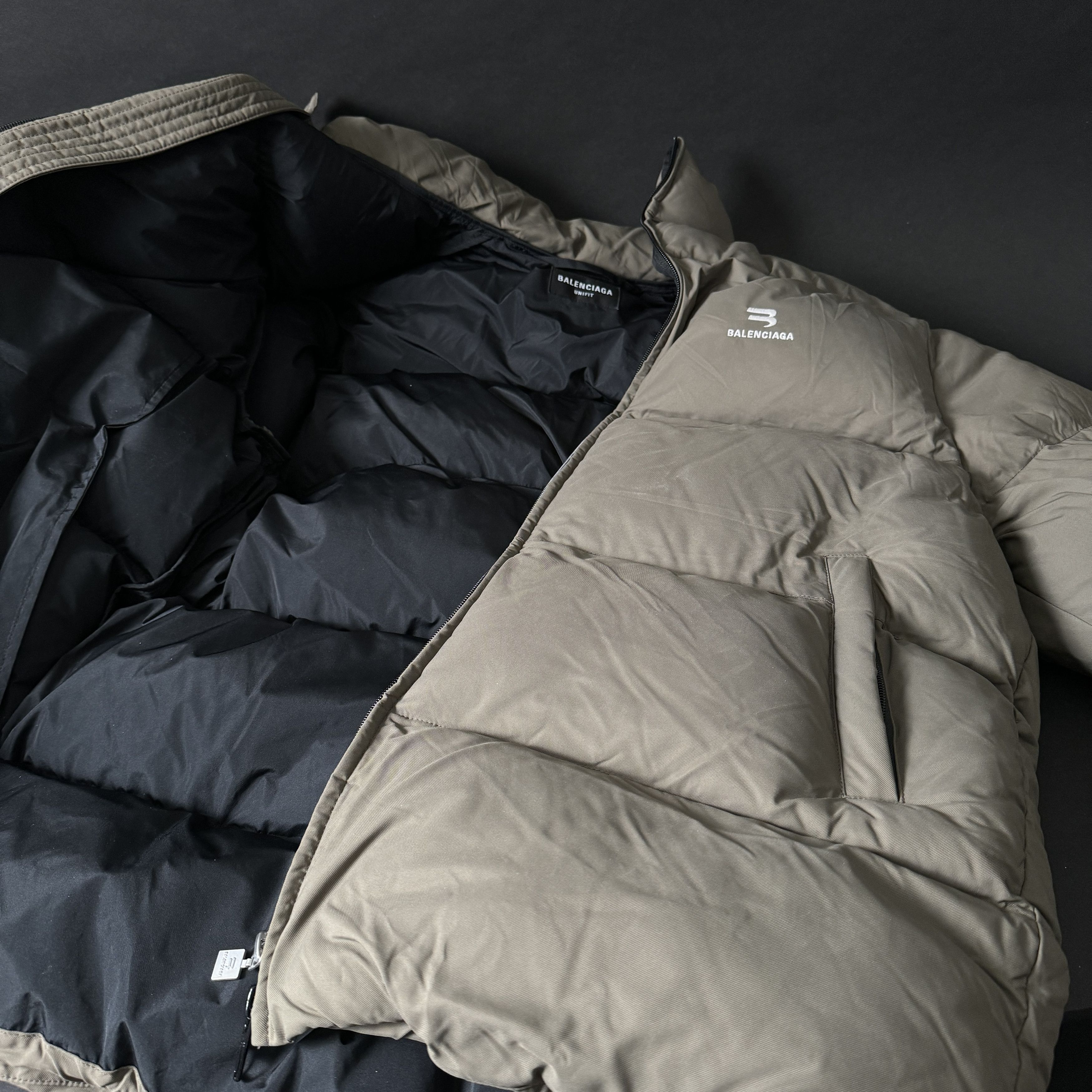 Balenciaga Balenciaga Sporty B Logo Puffer Jacket - XS Fits Medium Size US XS / EU 42 / 0 - 4 Thumbnail
