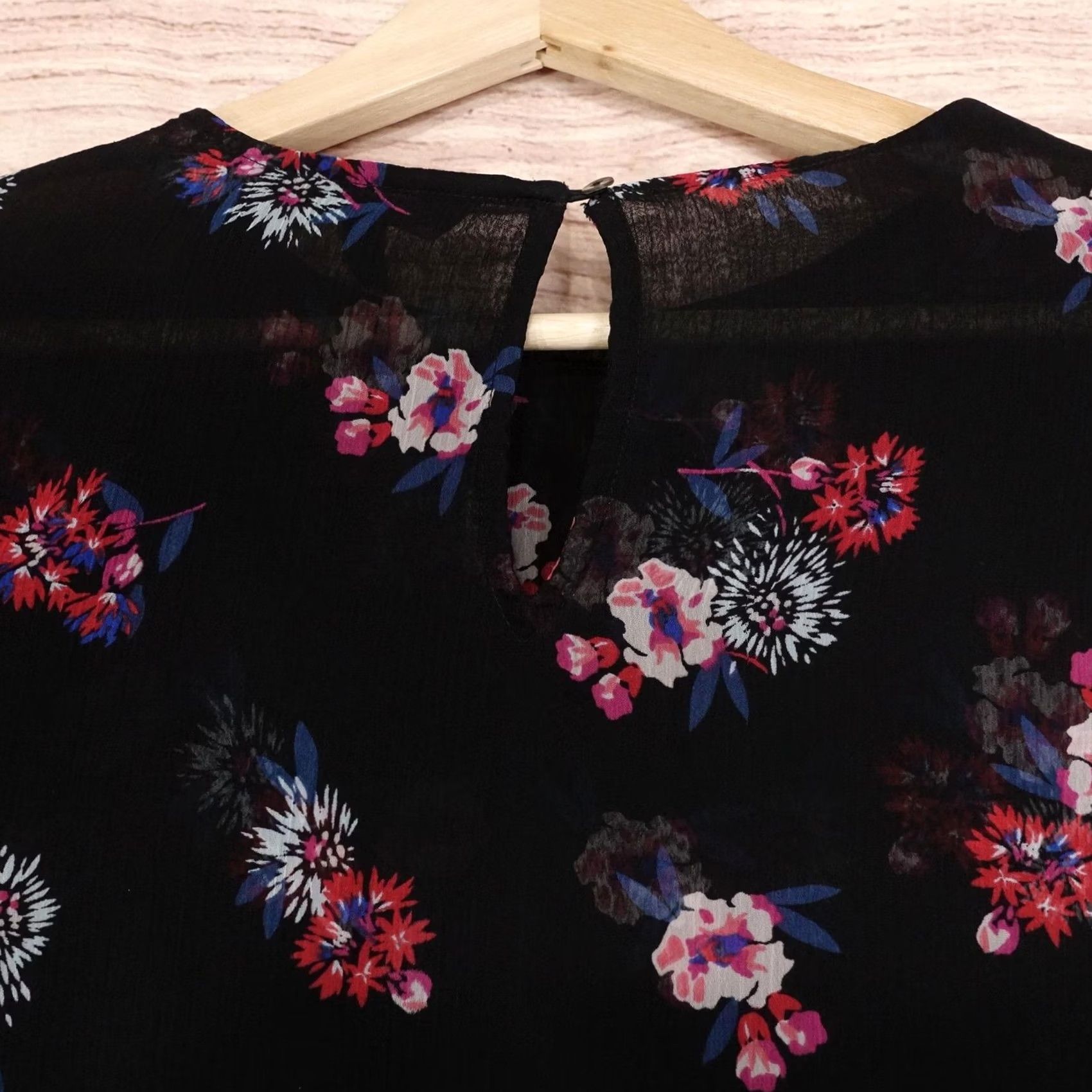 Express Express Basic Black Floral Chiffon Sheer Blouse S Womens Regular Size S / US 4 / IT 40 - 5 Thumbnail