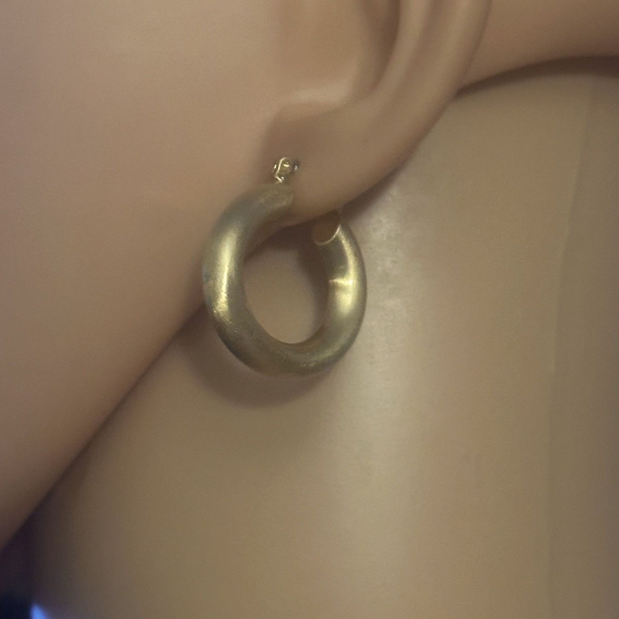 Other Gold tone satin hoop earrings Size ONE SIZE - 2 Thumbnail