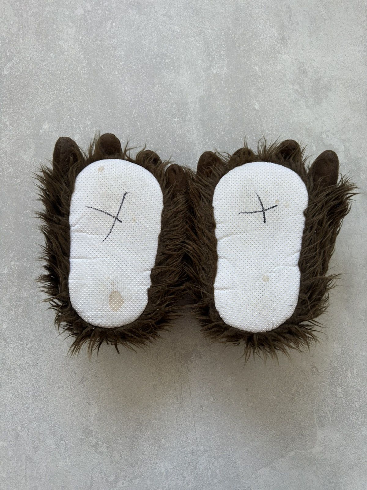 Japanese Brand VINTAGE Y2K FUZZY BEAR-PAW SLIPPERS BROWN HUMOR Size US 7.5 / EU 40-41 - 6 Thumbnail