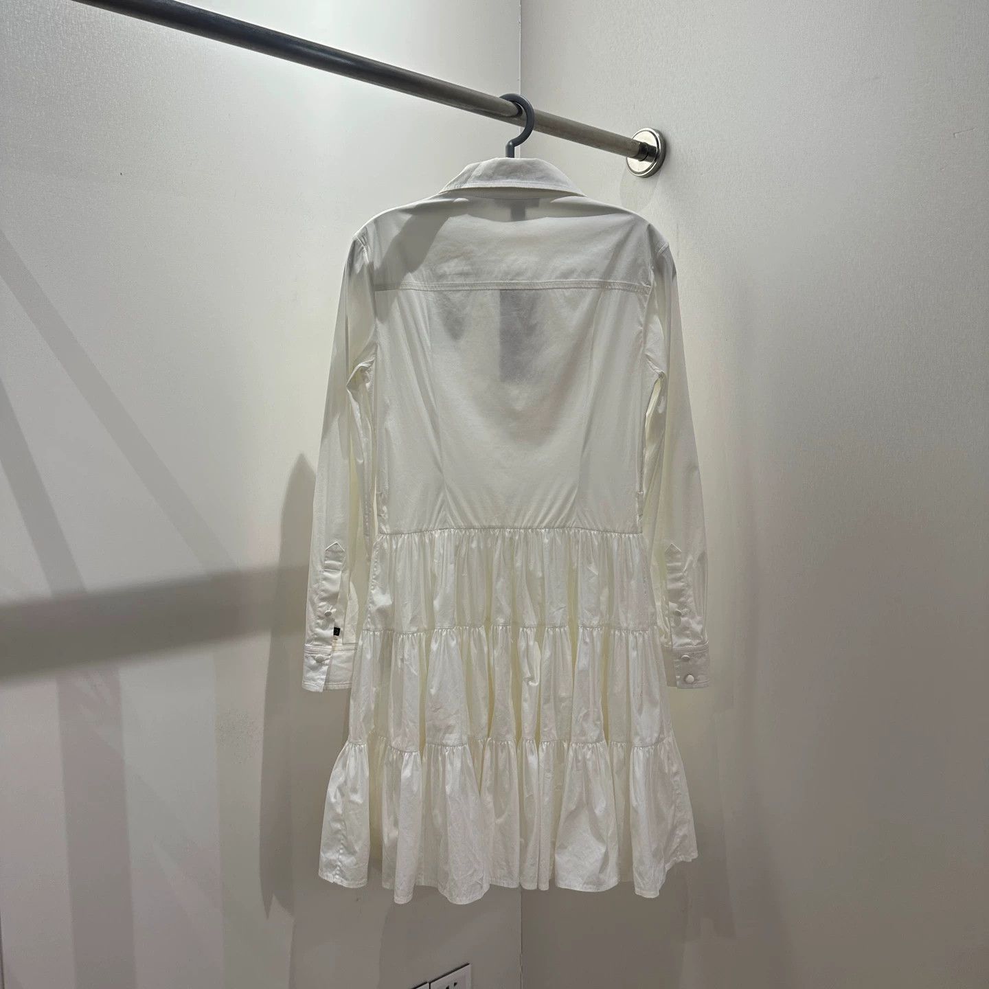 Louis Vuitton Louis Vuitton apr710 chest logo white dress 36 Size XS / US 0-2 / IT 36-38 - 2 Thumbnail