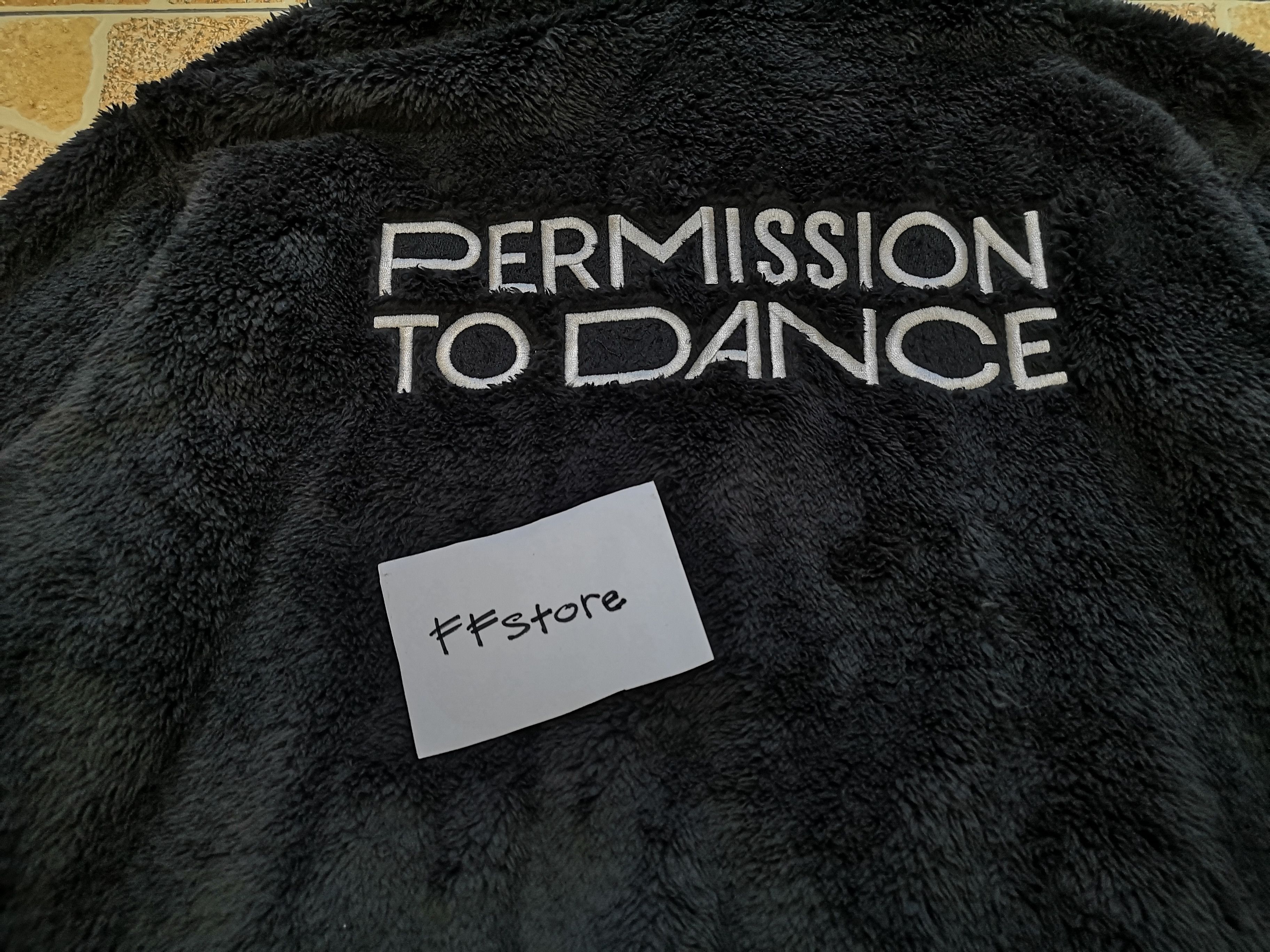 Other NWT BTS Permission To Dance - On Stage Fleece Zipped Hoodie Size US M / EU 48-50 / 2 - 4 Thumbnail
