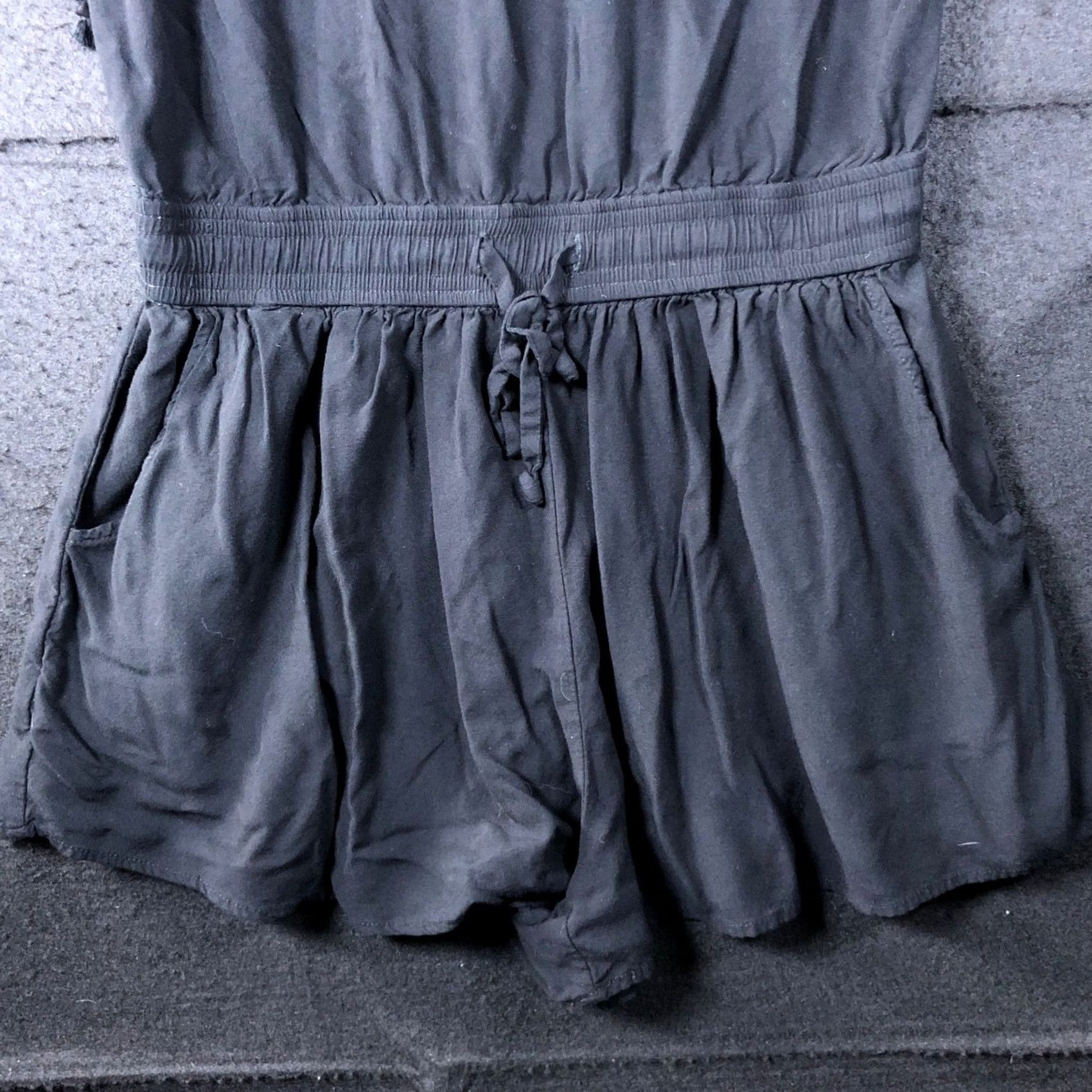 Express Express Womens Romper Black Short Sleeve Scoop Neck Pockets Small Size 28" / US 6 / IT 42 - 3 Thumbnail