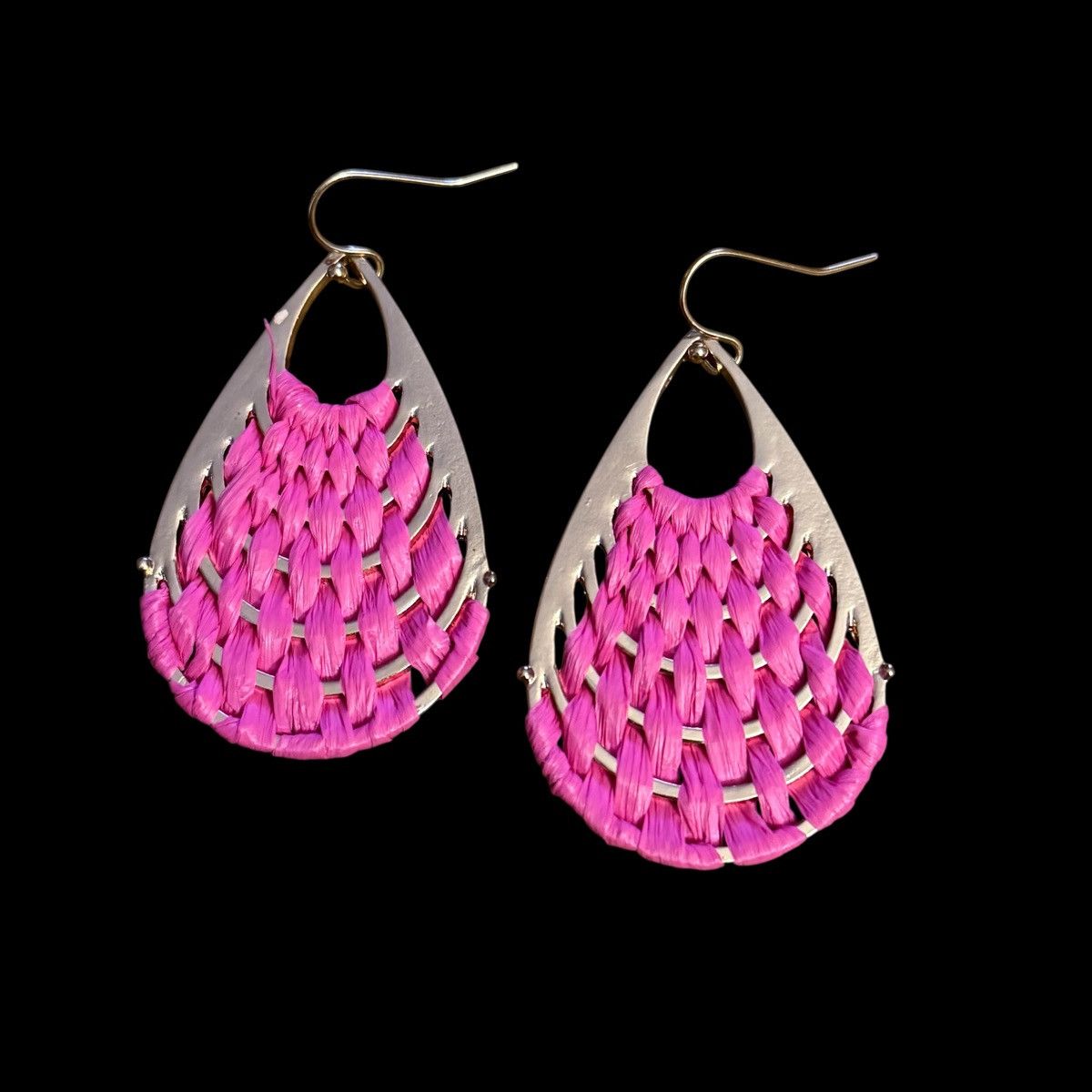 Other Gold tone woven hot pink raffia teardrop dangle earrings Size ONE SIZE - 1 Thumbnail