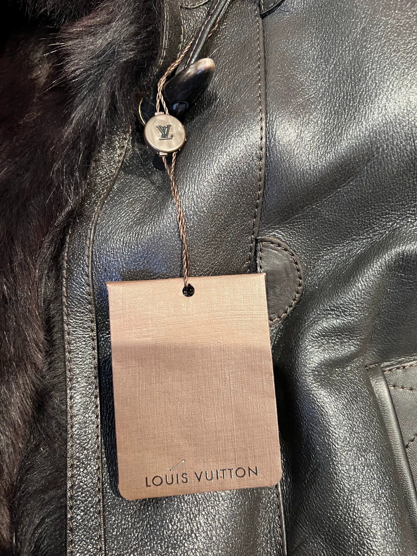Louis Vuitton LV Reversible Deep Chestnut Brown Fur 40 Milan Size M / US 6-8 / IT 42-44 - 7 Thumbnail