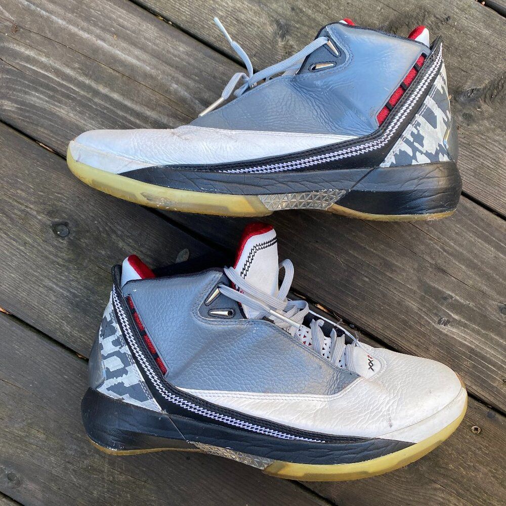 Jordan Brand Vintage 2006 Air Jordan 22 OG White Varsity Red Chicago Cus Size US 8.5 / EU 41-42 - 2 Thumbnail