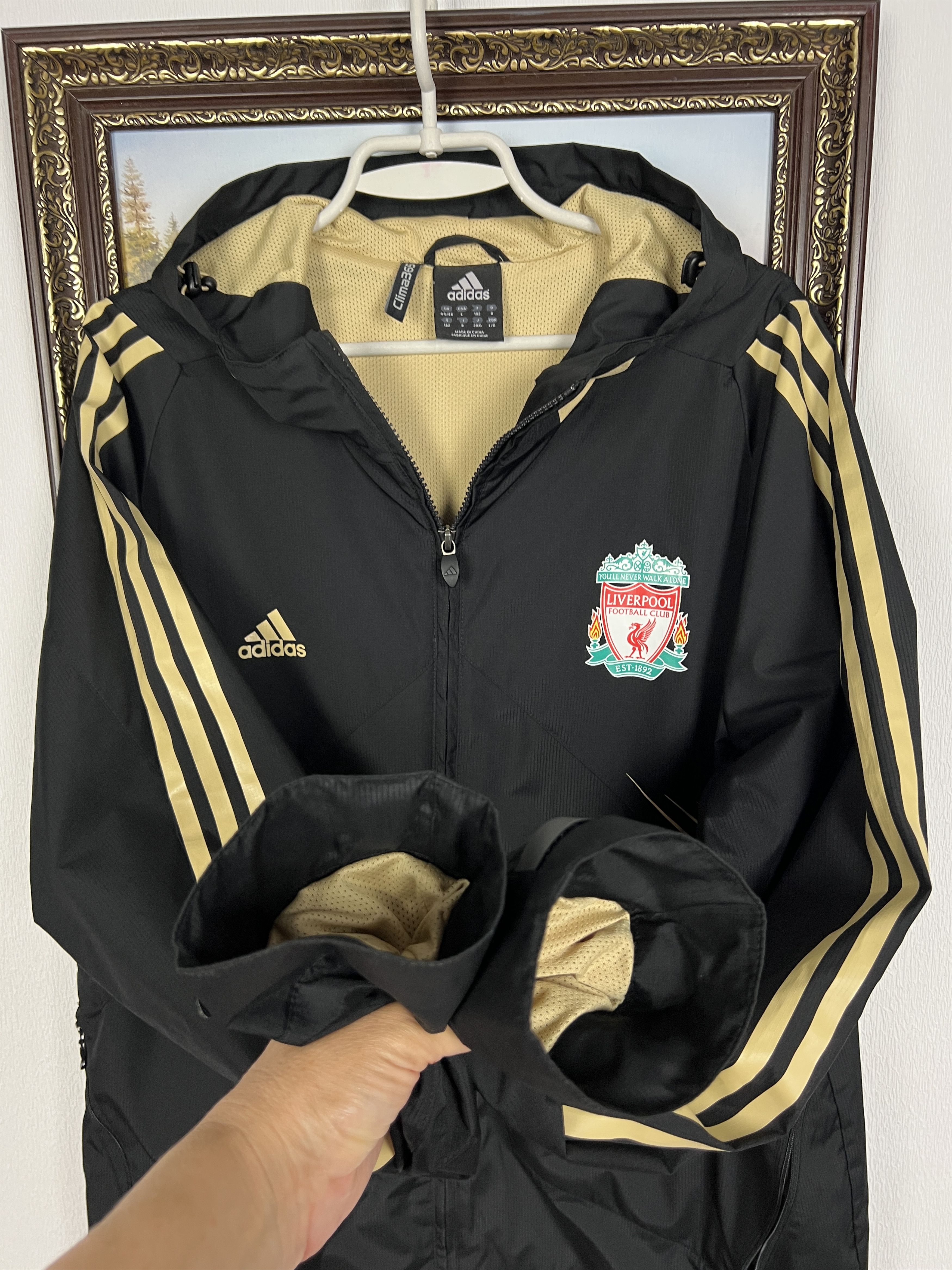 Adidas Vintage Adidas Liverpool Football Jacket Soccer Hooded Size US L / EU 52-54 / 3 - 7 Thumbnail