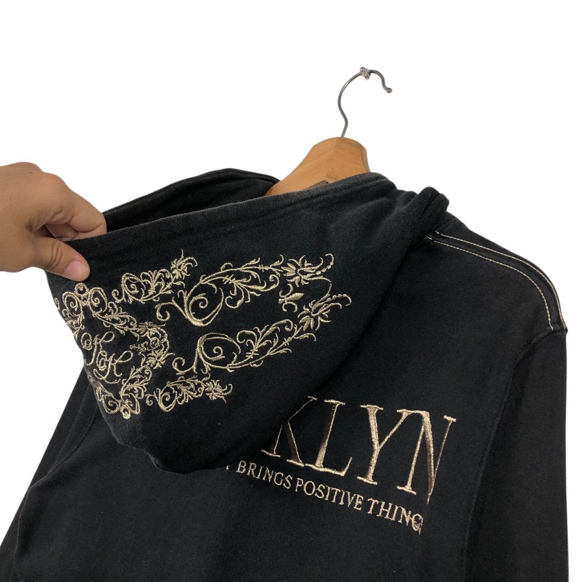 Japanese Brand KARL KANI “BROOKLYN ENERGY” Gothic Embroidered Hoodie Size US M / EU 48-50 / 2 - 12 Thumbnail
