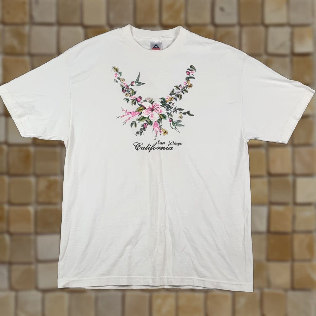 Vintage VINTAGE Alstyle Apparel & Activewear T-Shirt Men XL White Floral Animal Retro 90s 00s Nature Beach Outdoor Size US XL / EU 56 / 4 - 1 Thumbnail