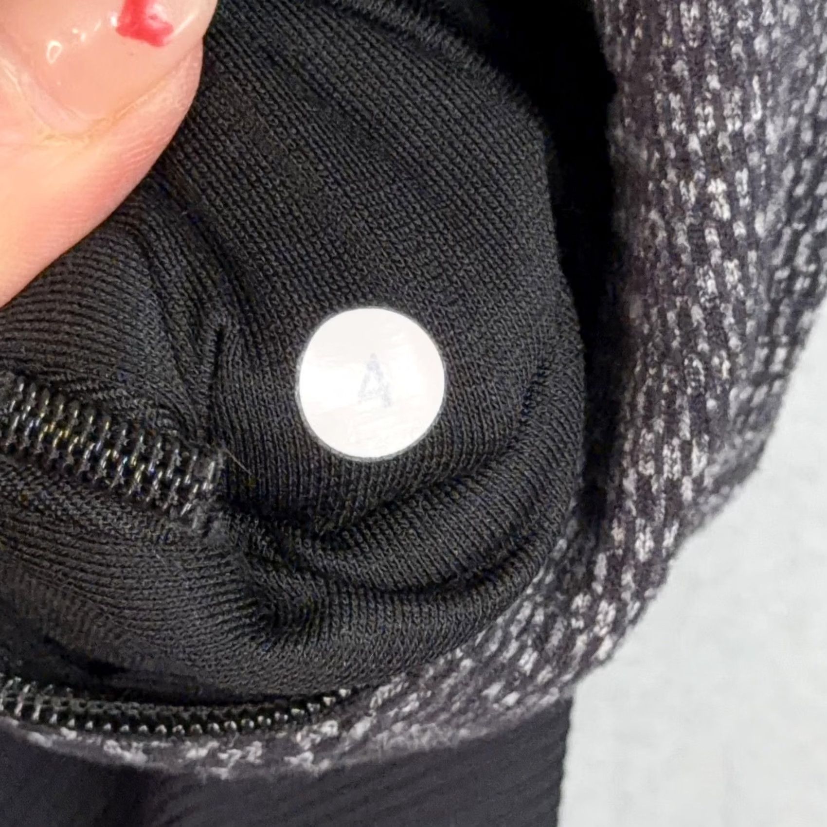 Lululemon Lululemon Pullover 4 Gray Black 1/2 Zip Funnel Neck Running Thumbholes Womens Size S / US 4 / IT 40 - 5 Thumbnail