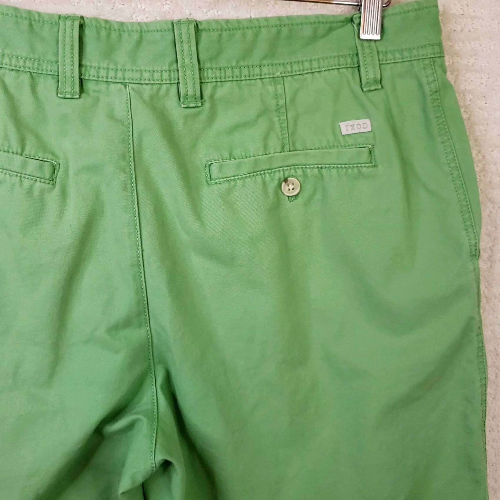 Izod IZOD Saltwater Shorts Mens 36x9 Green Casual Relaxed Size US 36 / EU 52 - 7 Thumbnail